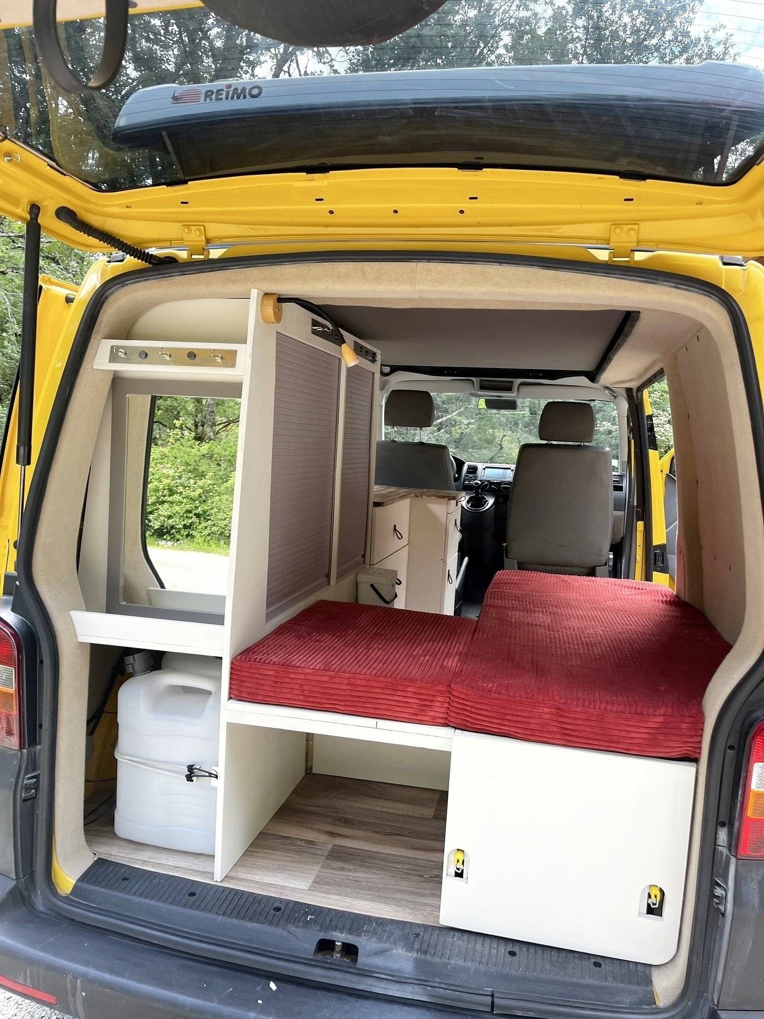 Berth Volkswagen T5 2,0 l 84 ch - Yescapa