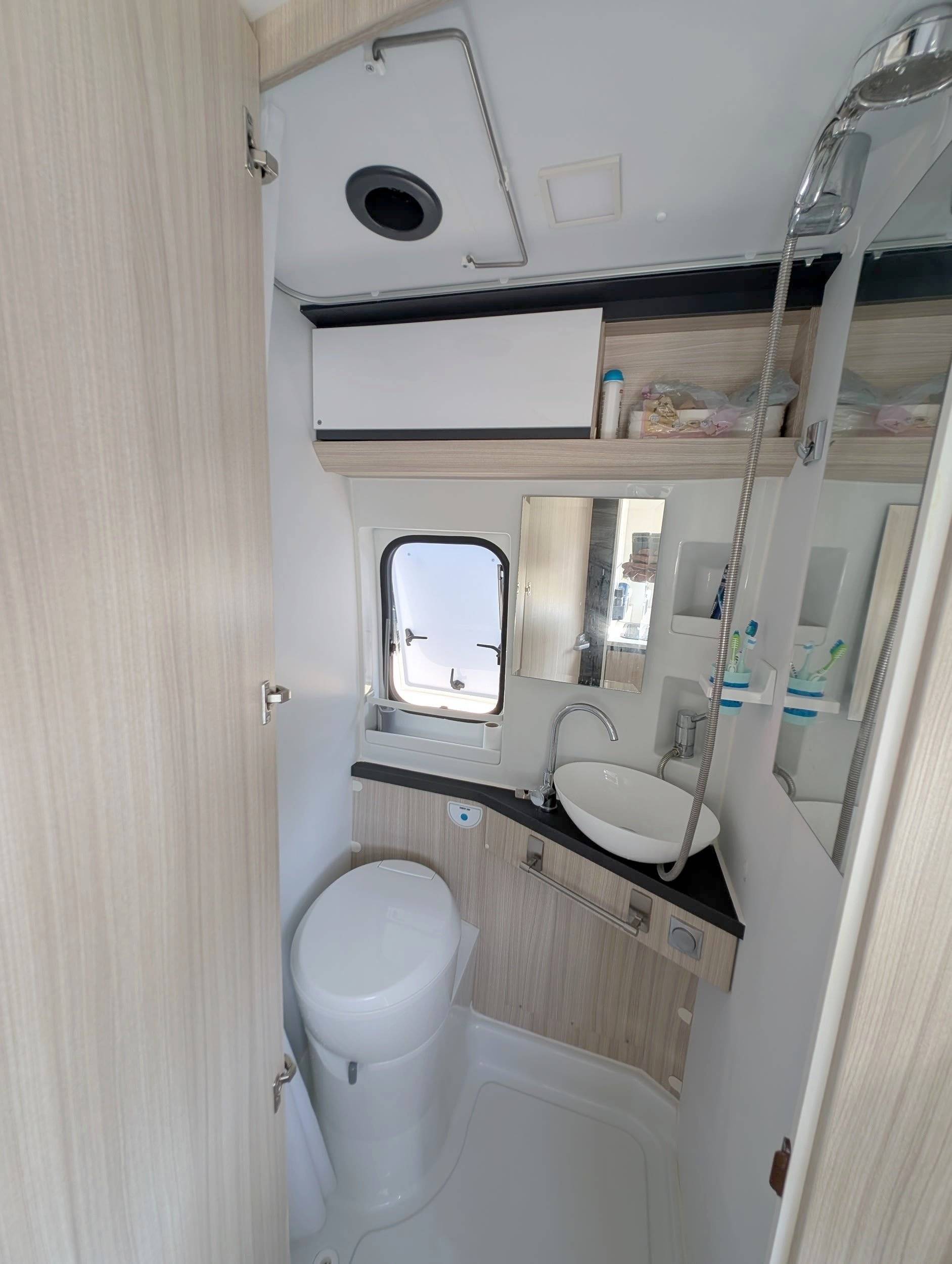 Adria adria twin axess 600 sp family
