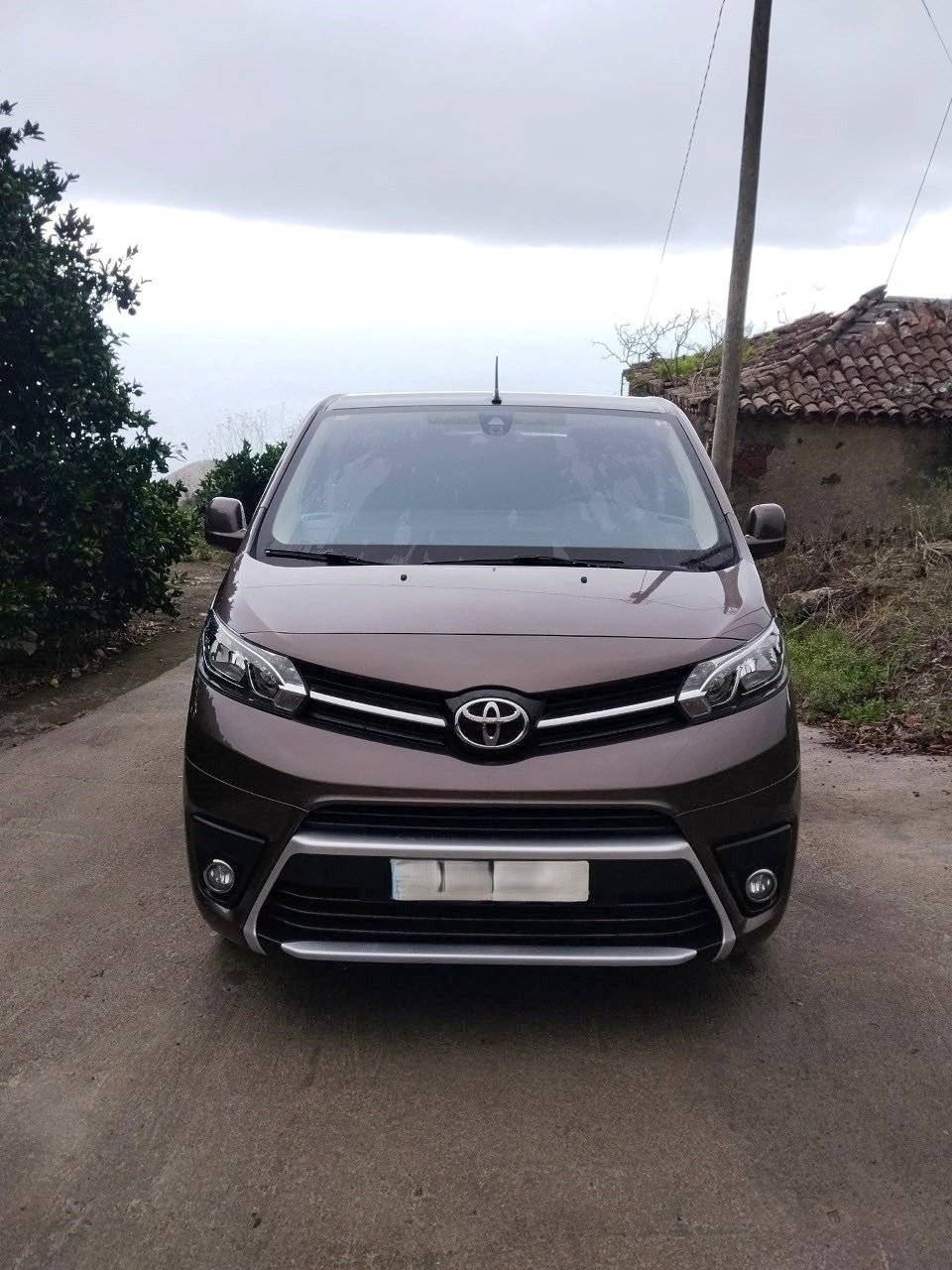 Vista frontale a ¾  - Yescapa