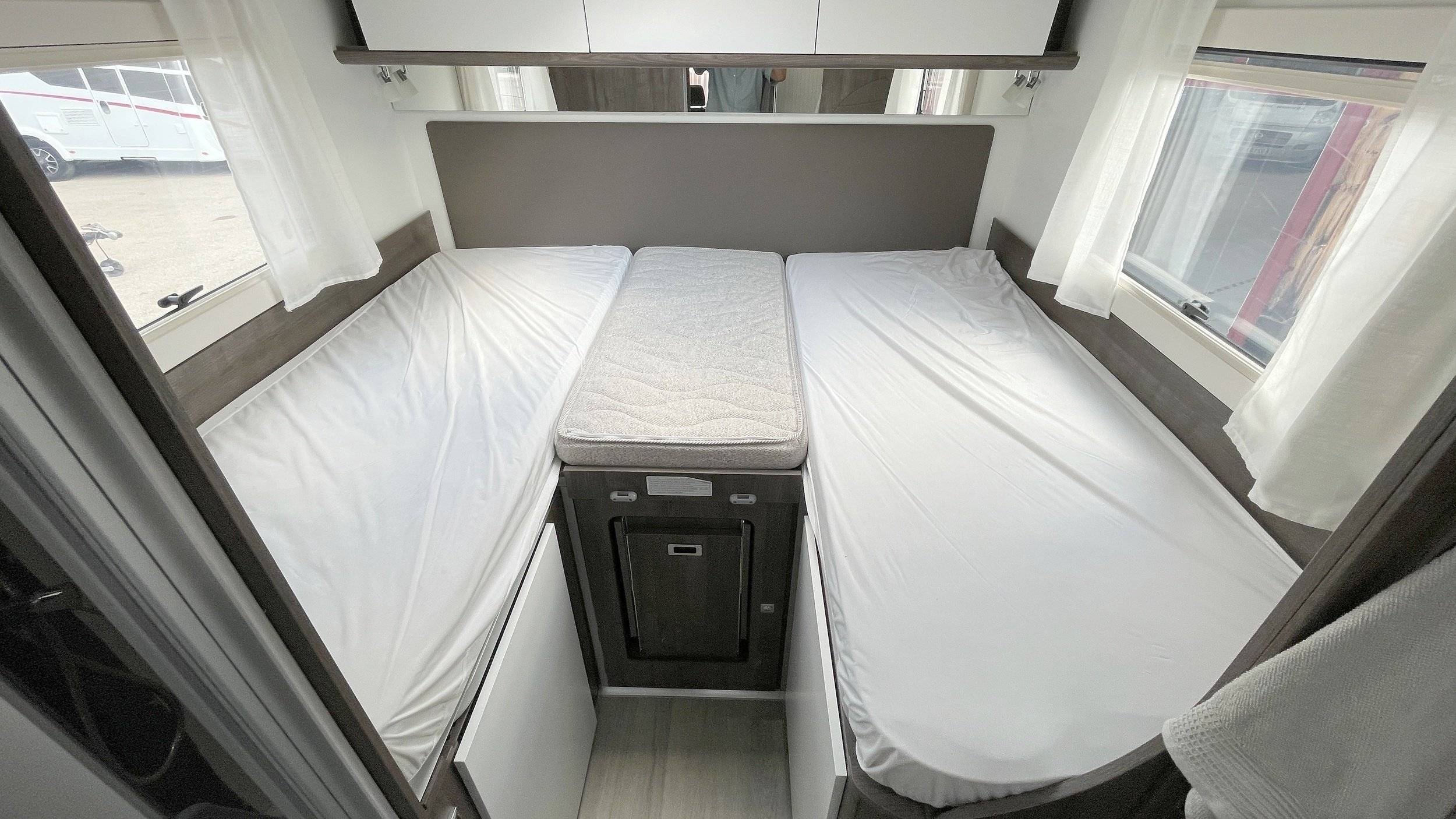Couchages Ford FORD Transit 2,0 TDCI 170 CV - Euro 6 - Yescapa