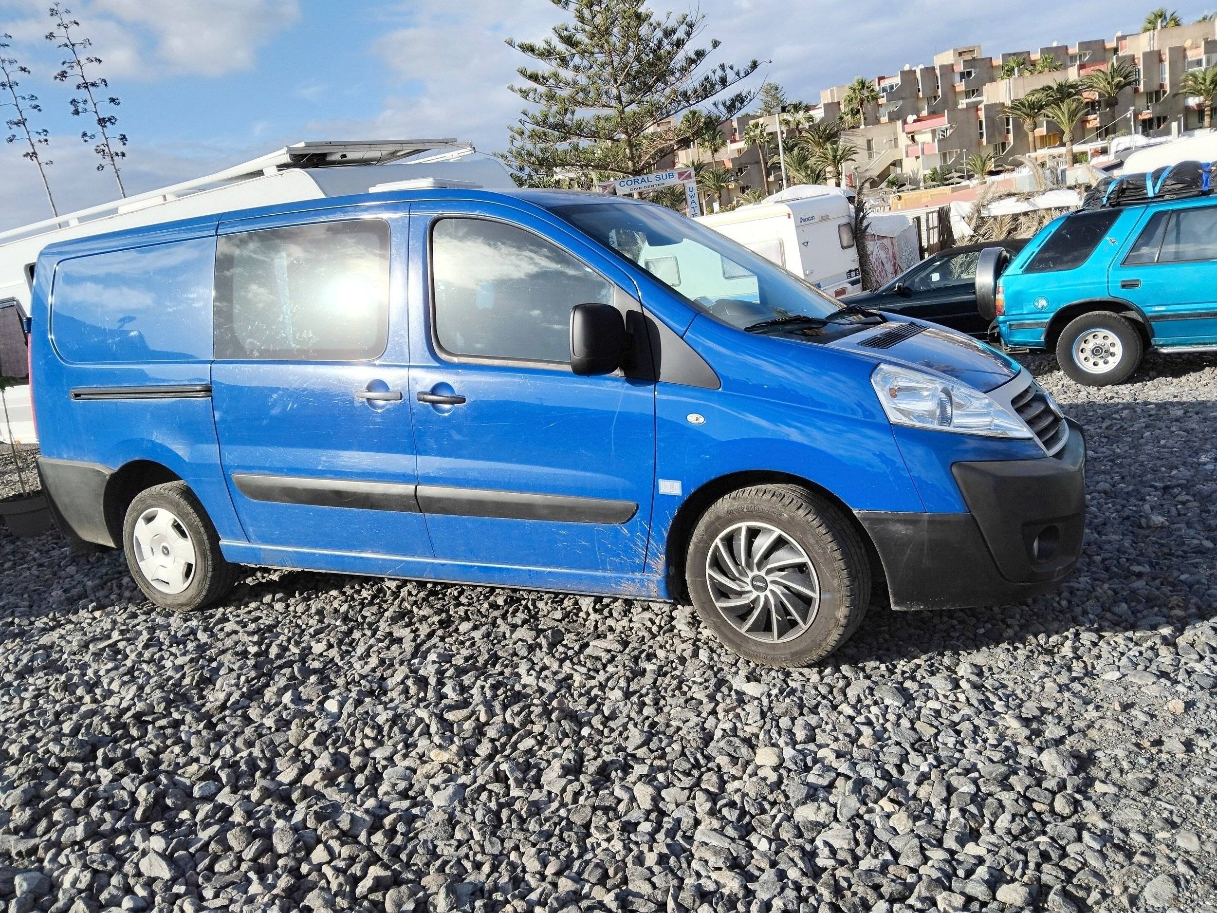 Front view from 3/4 Fiat - Yescapa