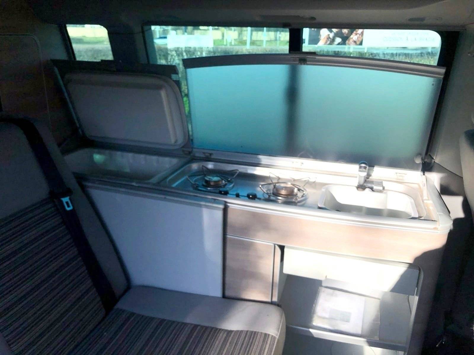 Kitchenette Volkswagen T5 2,5 l 140 ch - Yescapa
