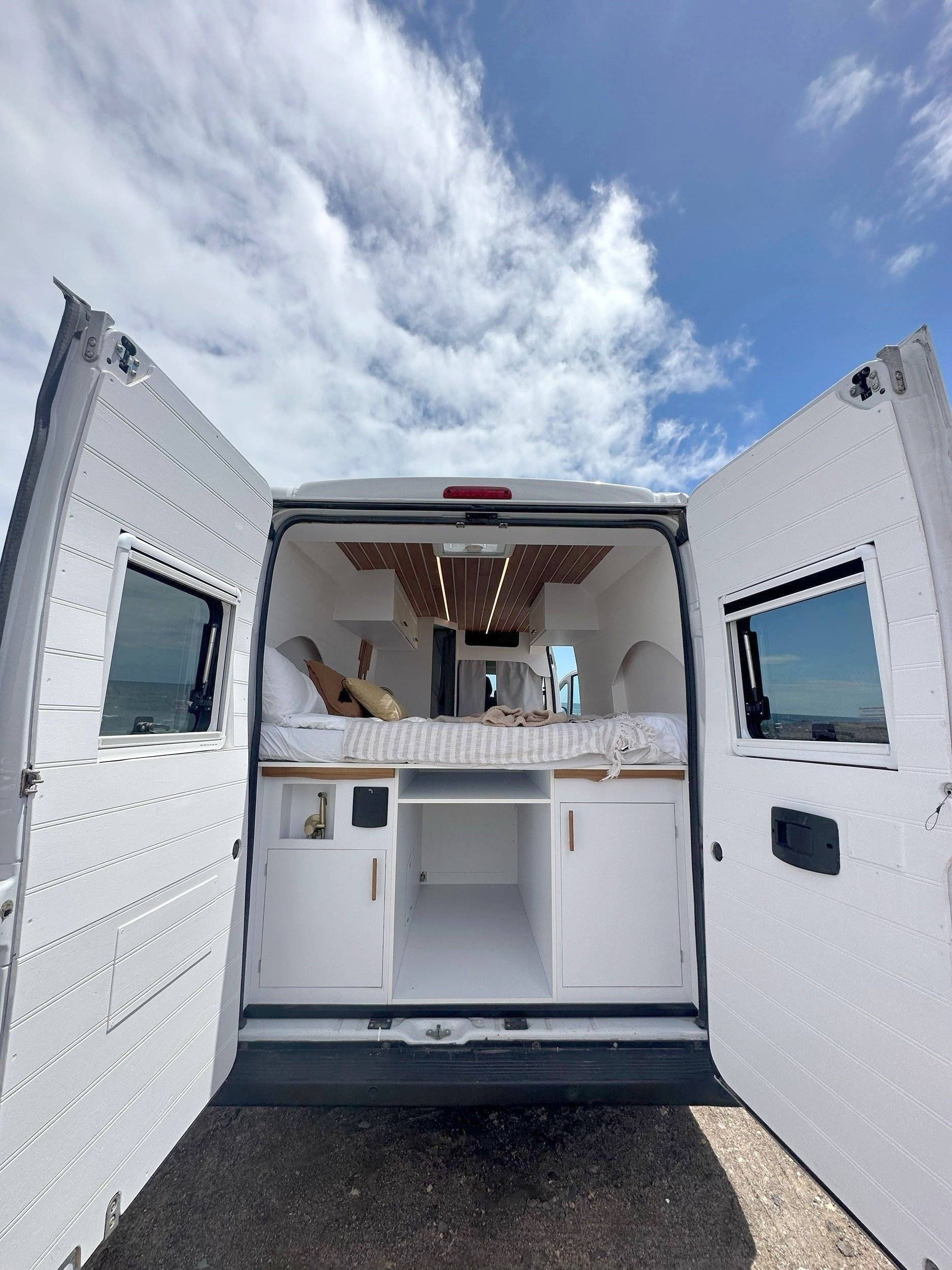 The Feather Van Original PREMIUM