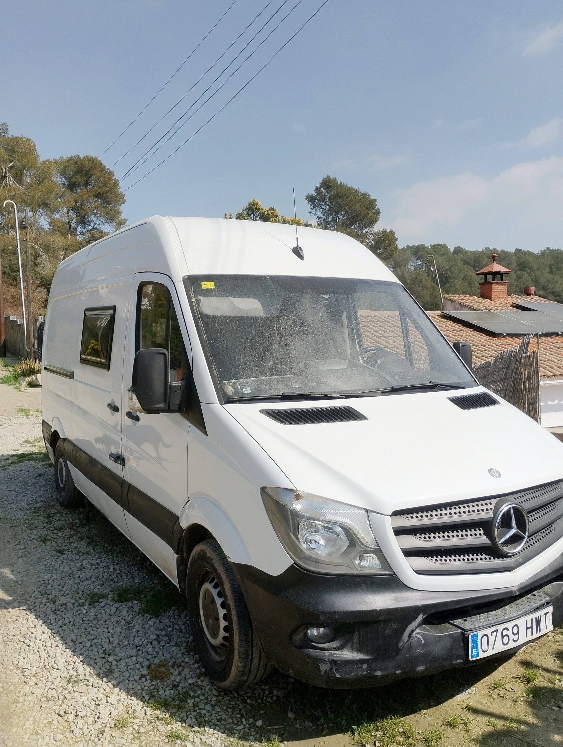 Voorkant 3/4 Mercedes - Yescapa