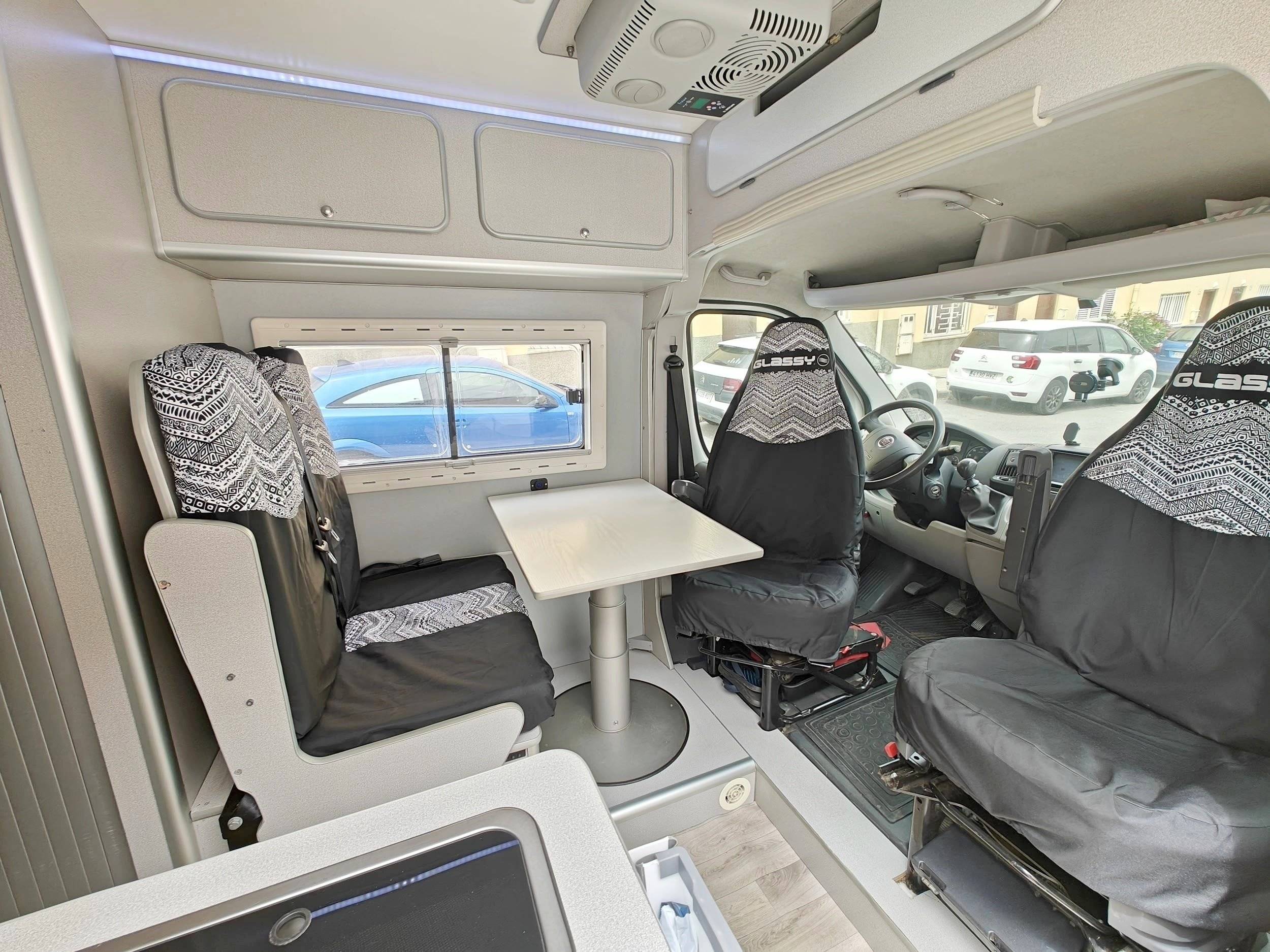 Dining Area Fiat Fiat ducato - Yescapa