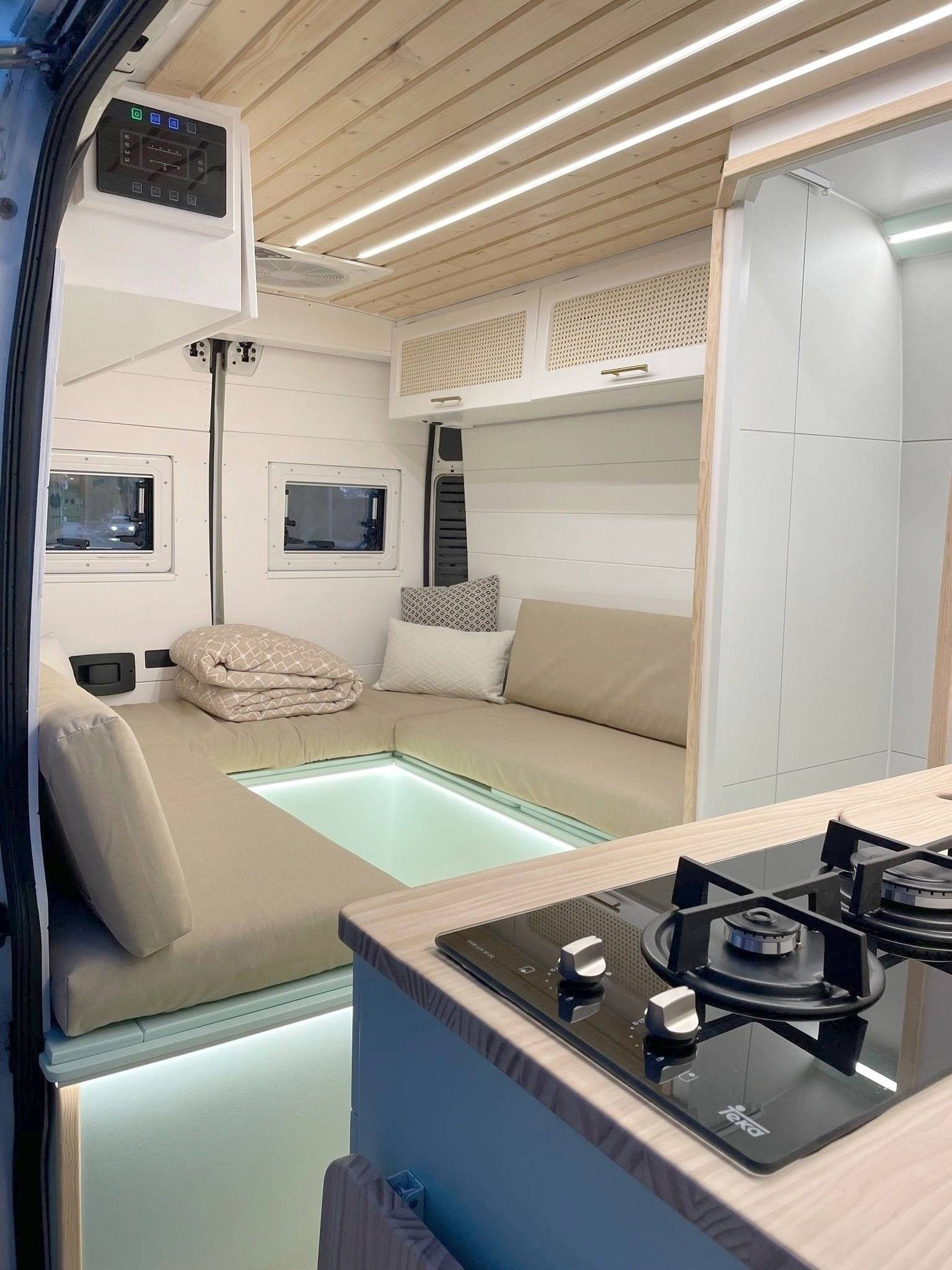 Dinette Peugeot Boxer 2,2 l 130 ch - Yescapa