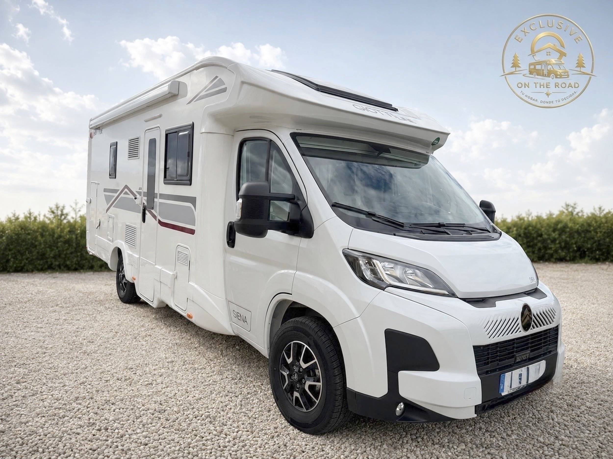 Front view from 3/4 Citroën - Yescapa