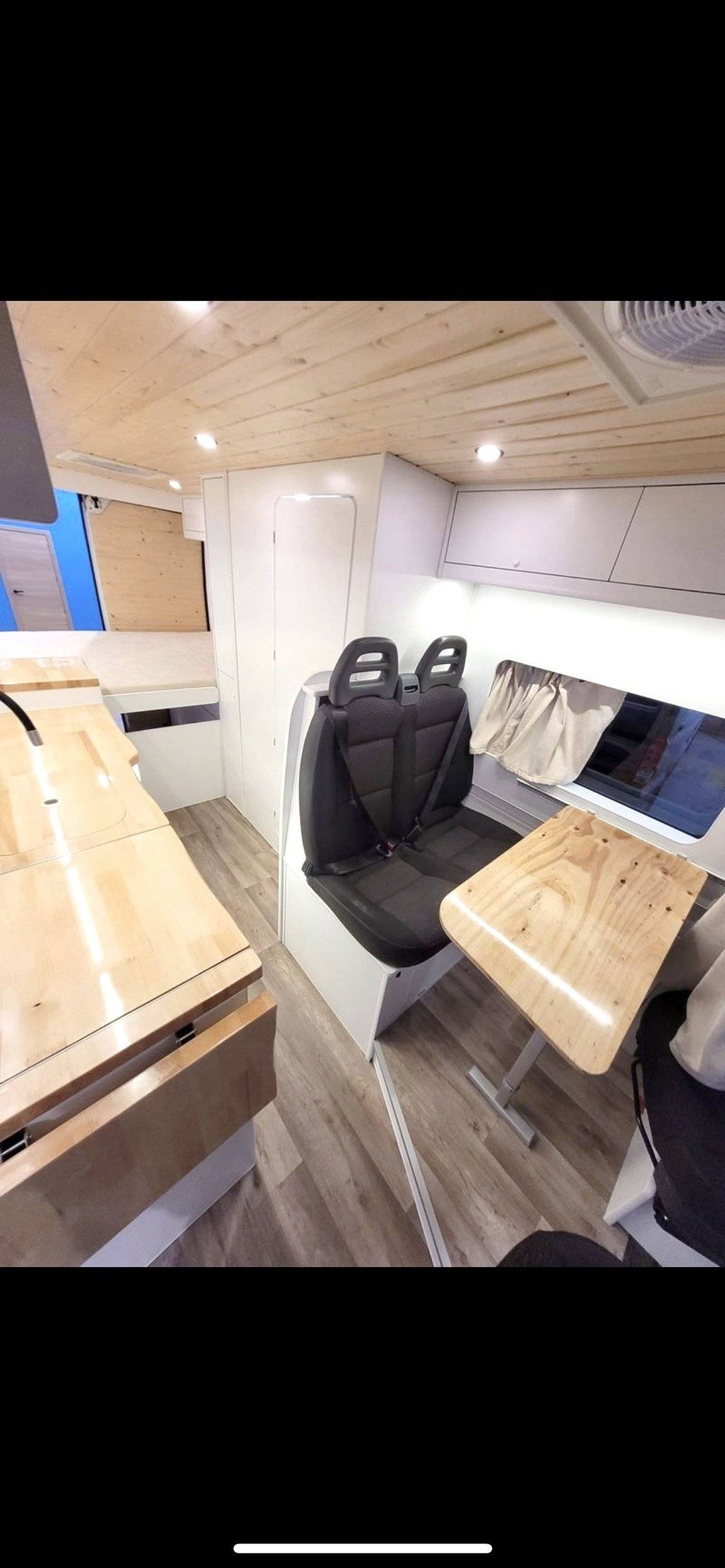 Comedor Citroën Jumper 2,2 l BlueHDI 165 PS - Yescapa