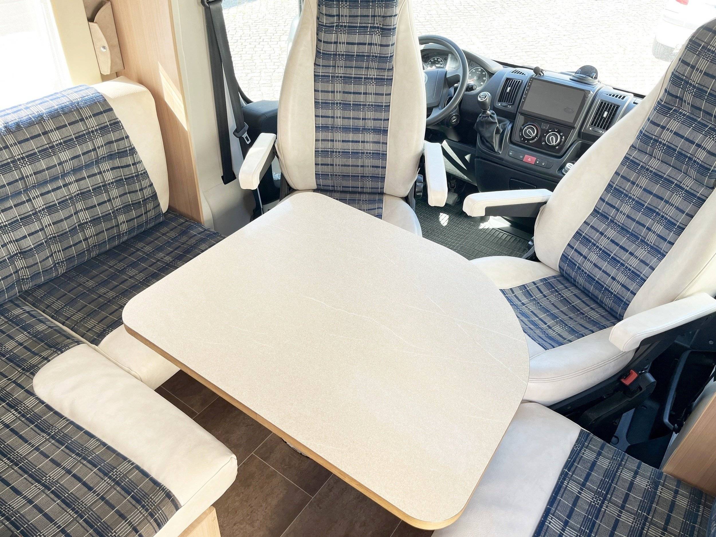 Dinette Fiat Fiat Ducato 2.3 Multijet 150 PS - Yescapa