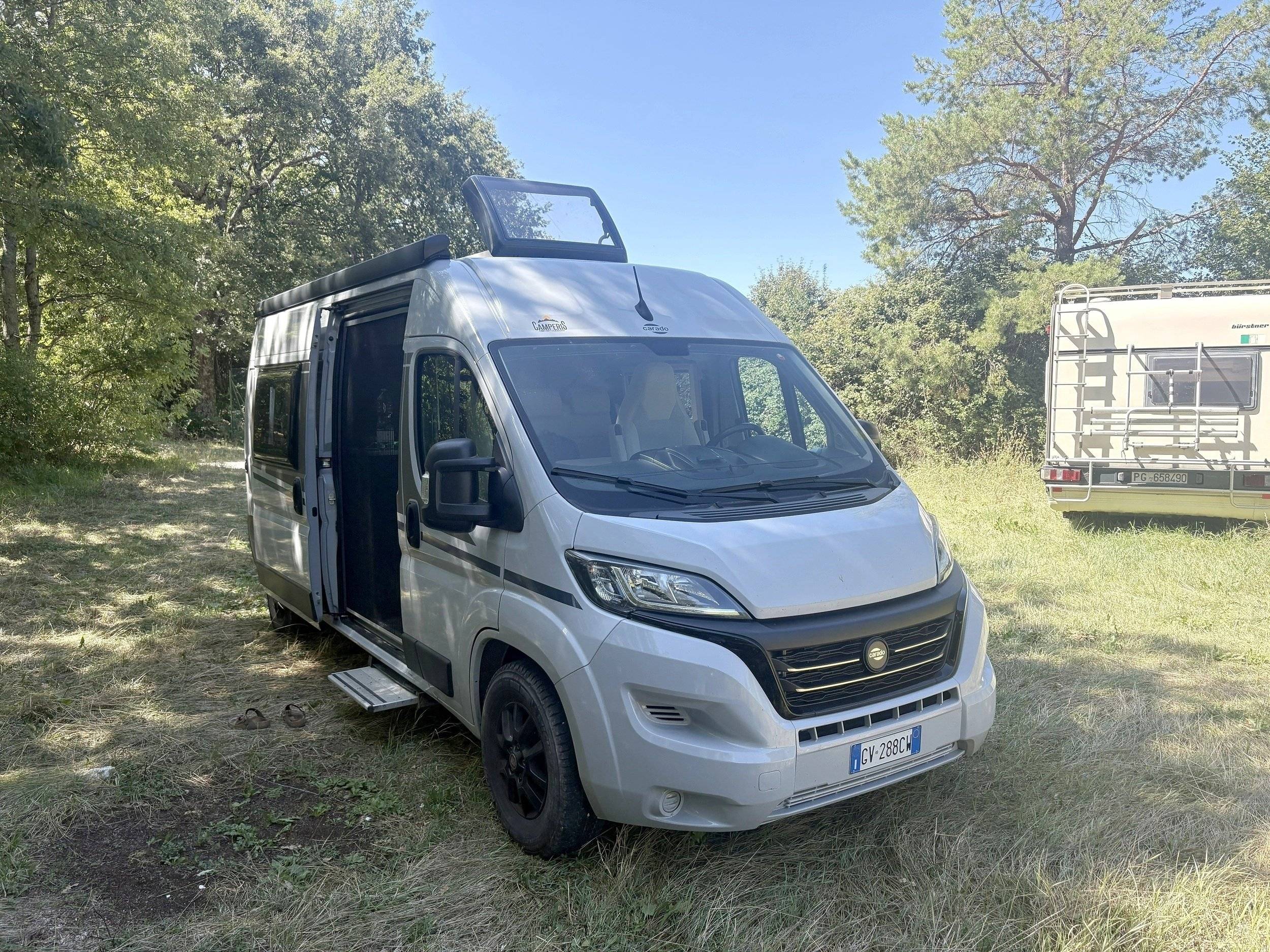 Vue avant de 3/4 Fiat - Yescapa