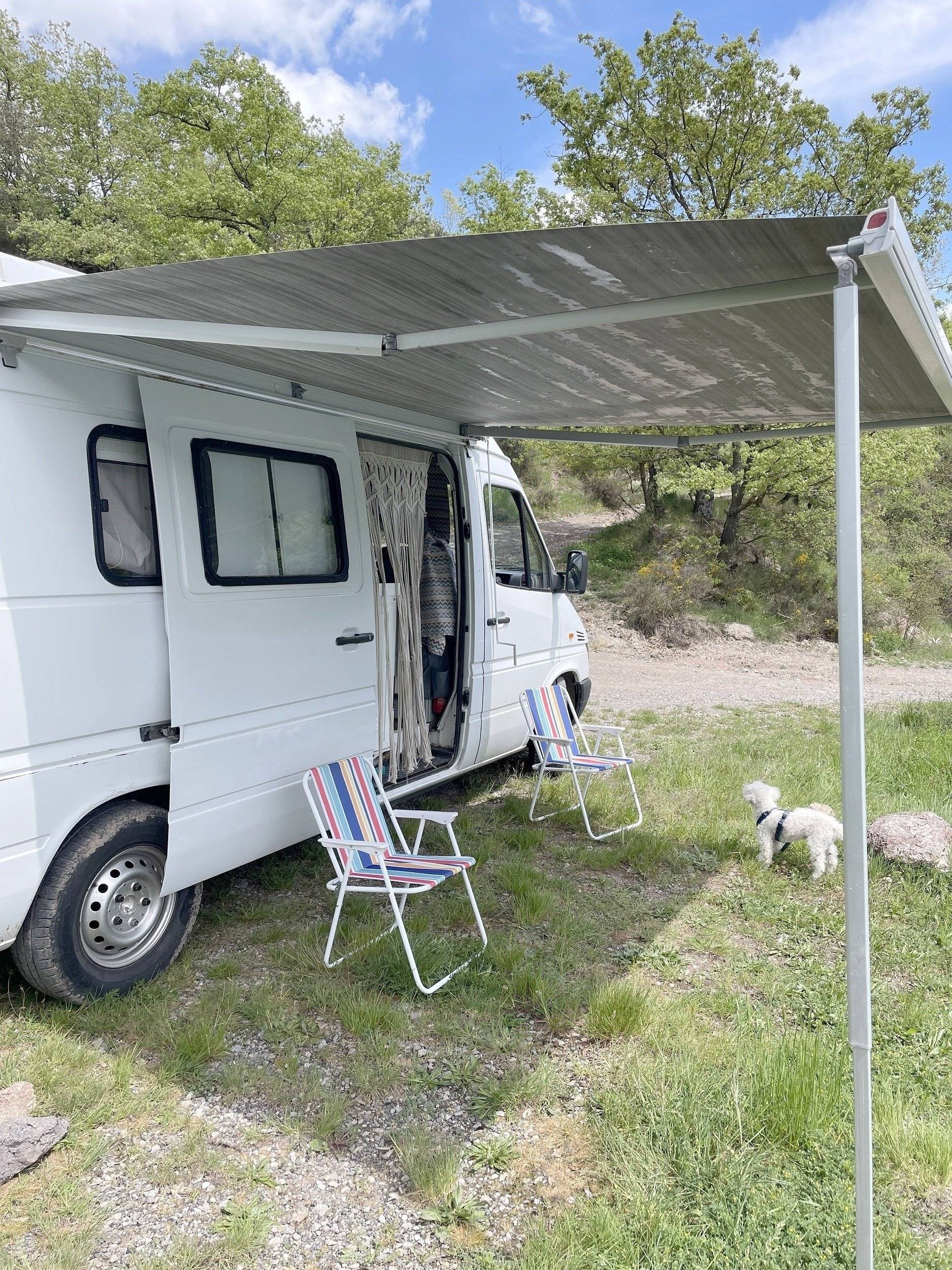 Front view from 3/4 Mercedes Sprinter 2,1 l 115 ch - Yescapa