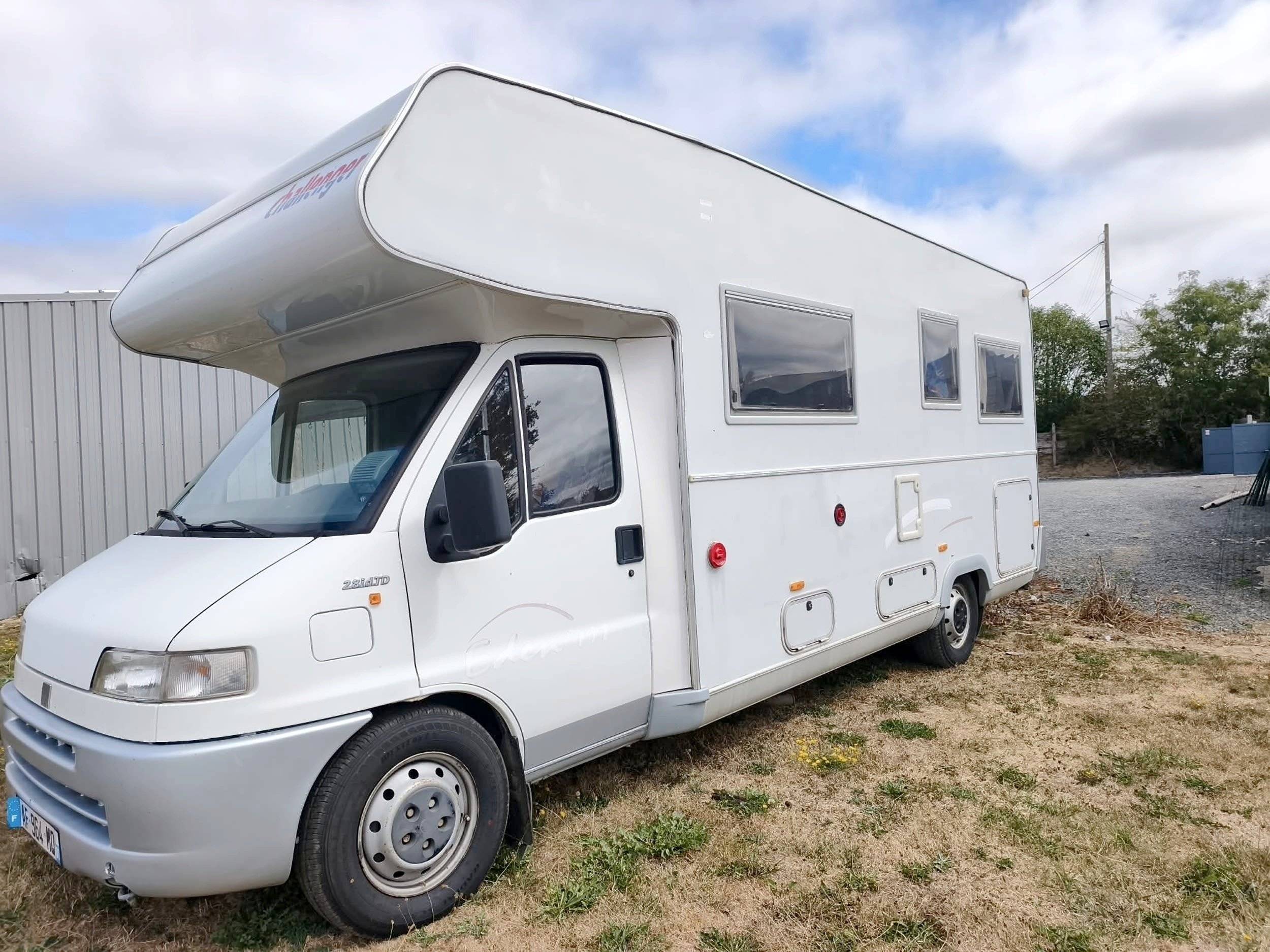 Front view from 3/4 Fiat - Yescapa