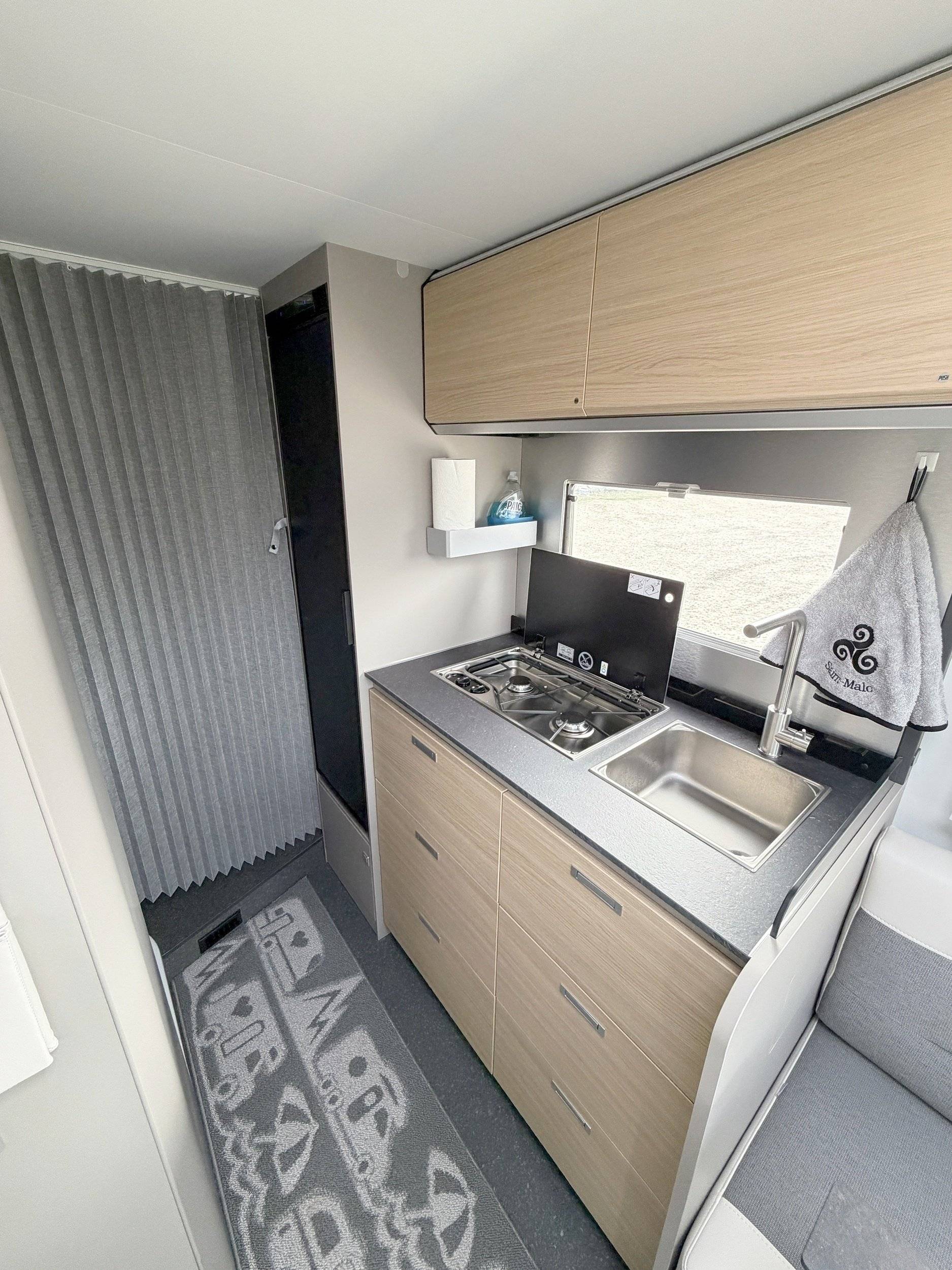 Adria COMPACT SELECT DC 