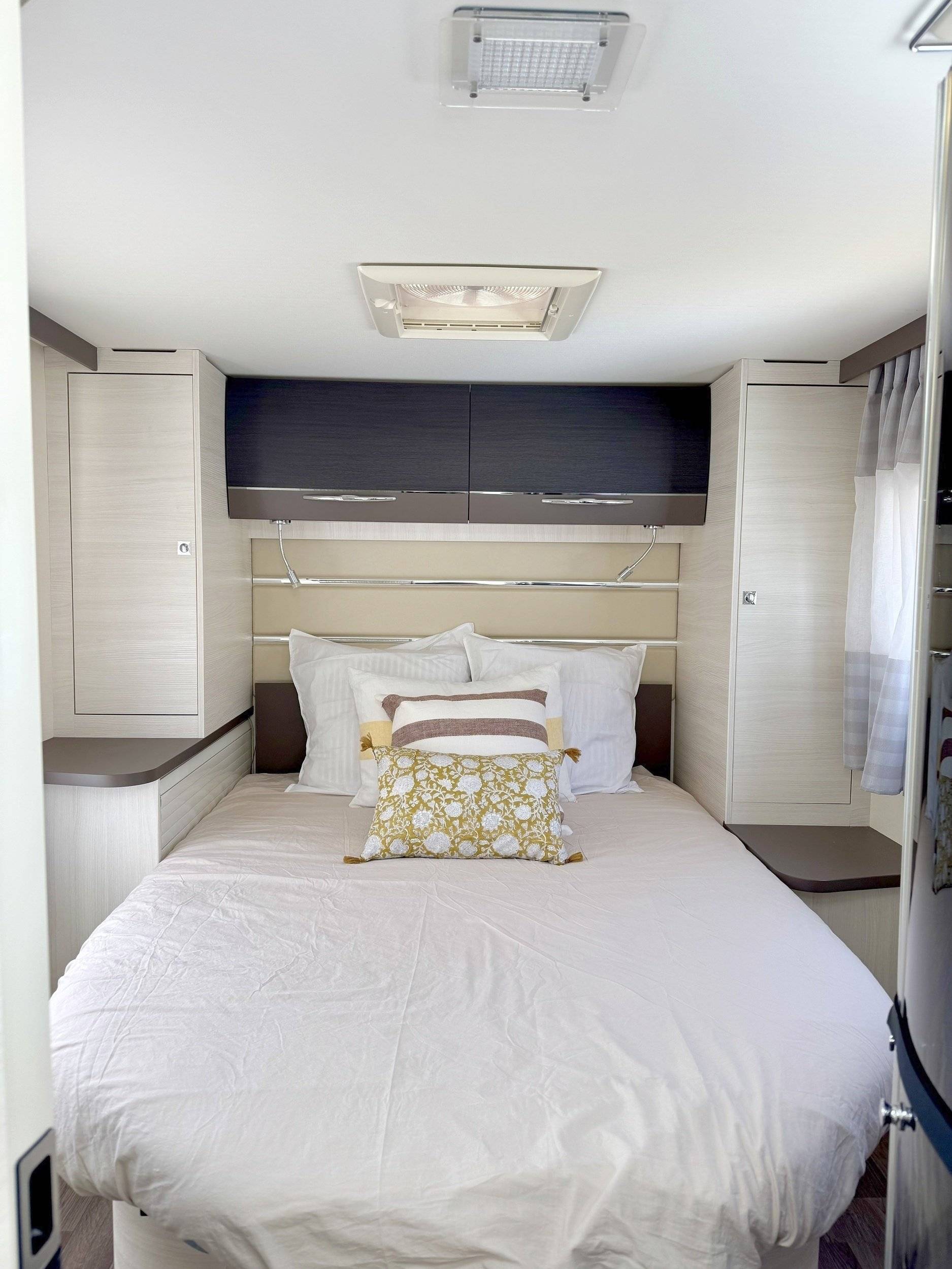 Plazas en cama Ford - Yescapa