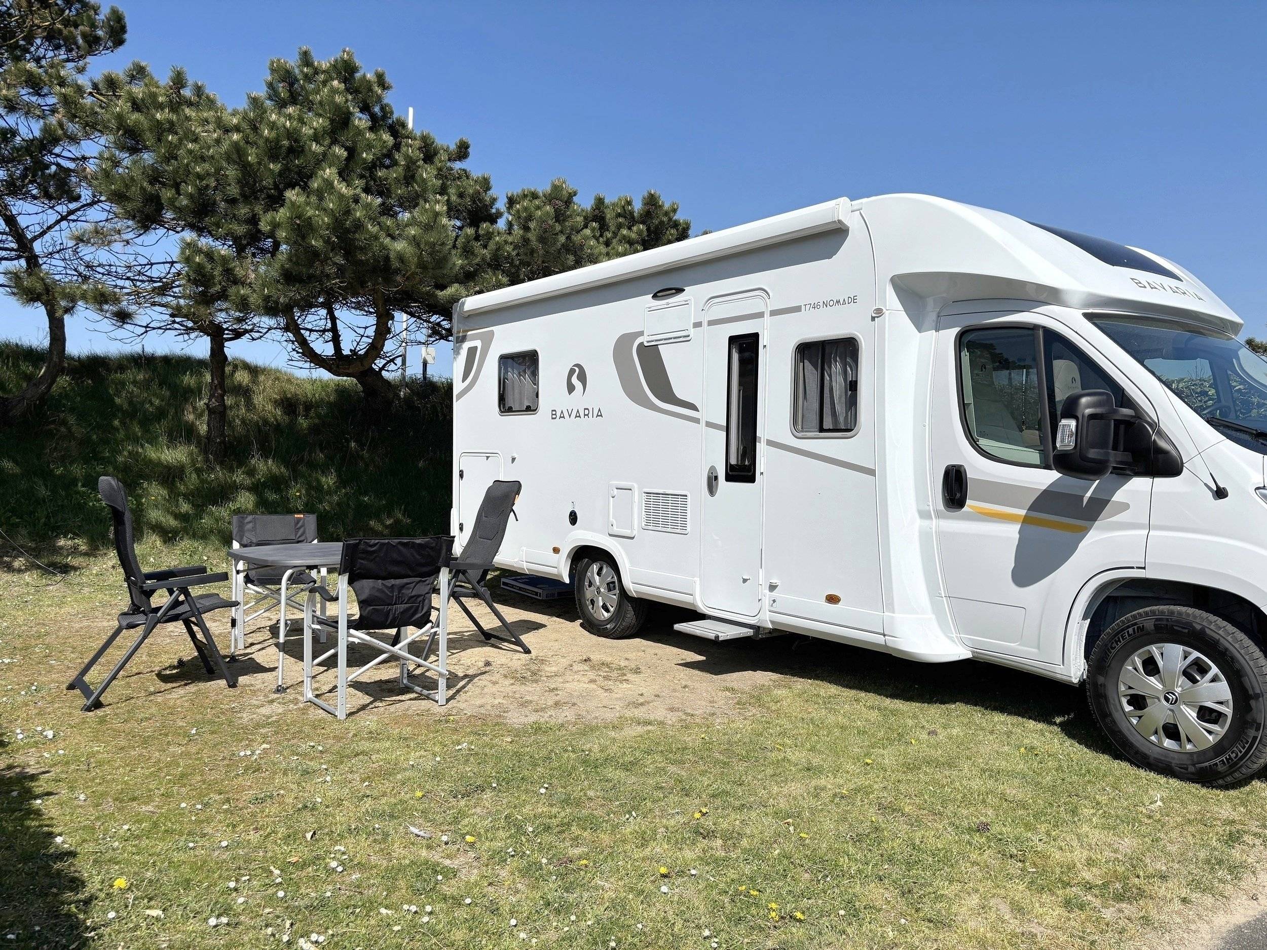 schräge Vorderansicht Citroën 2.2L 140CV - Yescapa