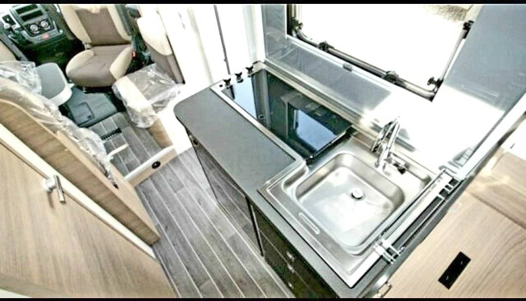 Adria Compact SLS mit Slide Out Ducato 2,3 l Multijet 120 ch.