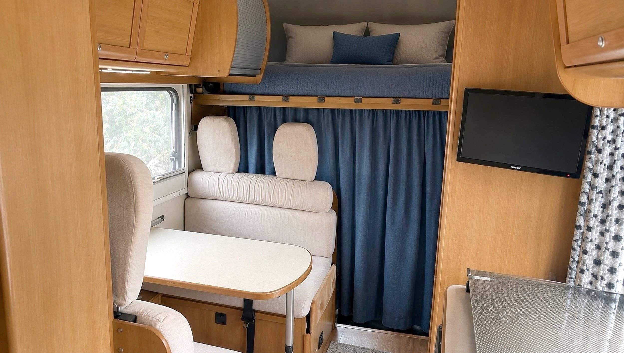 Berth Fiat Ducato 2.8 JTD - Yescapa