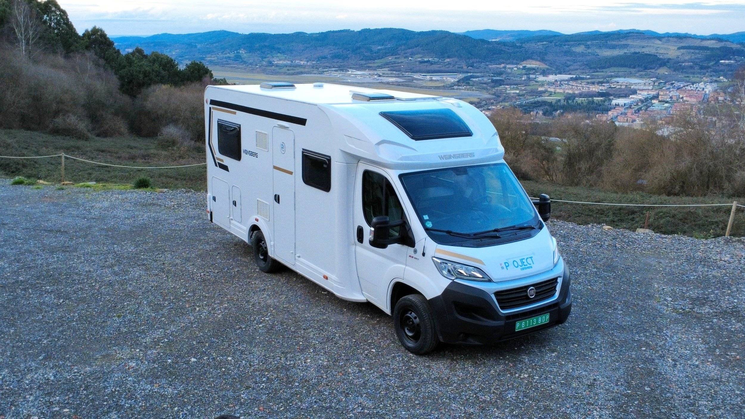 Vista de 3/4 Fiat Ducato 2,3 l 150 ch - Yescapa