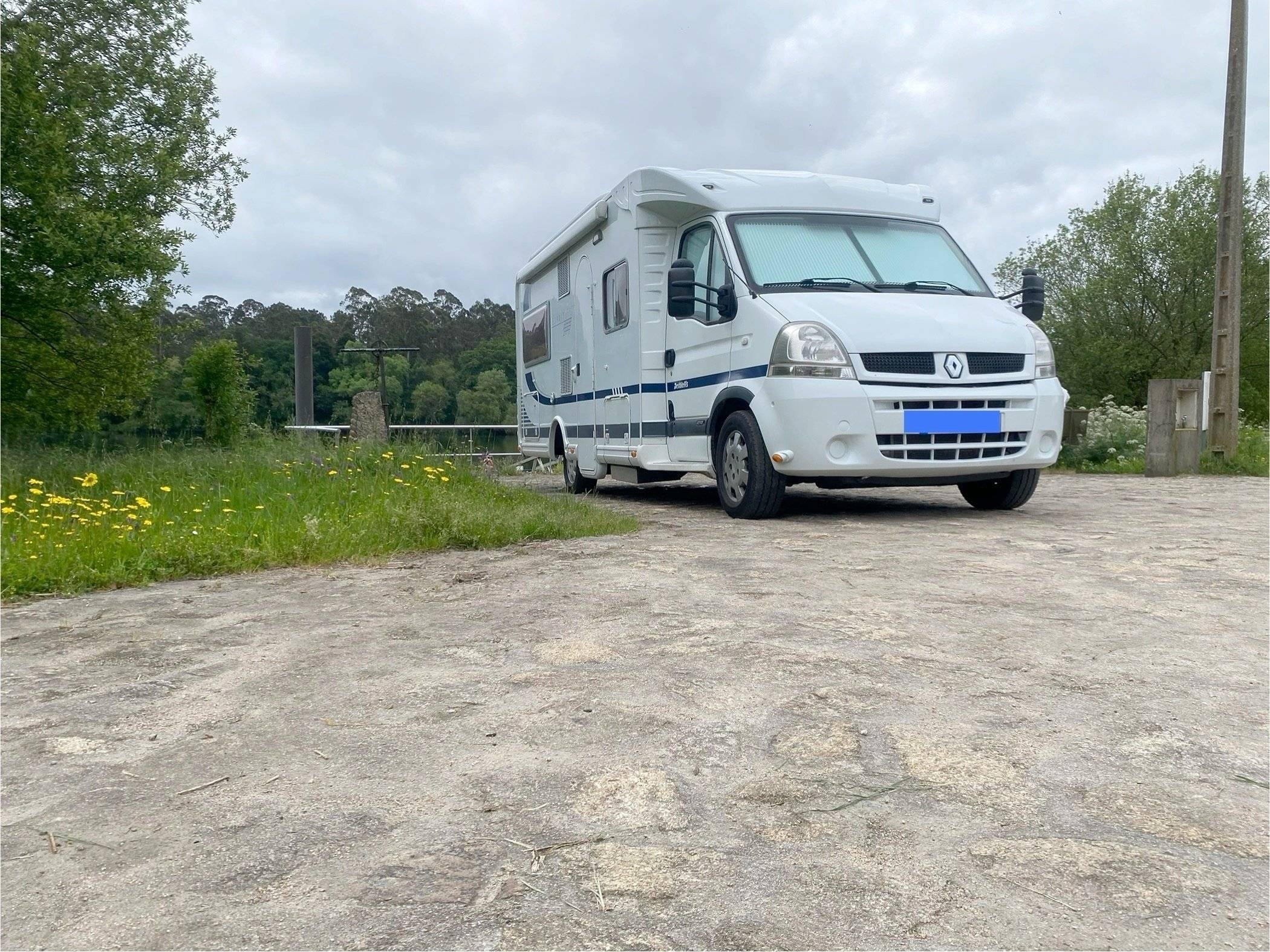 Voorkant 3/4 Renault Renault master 3.0l DCI 140CV - Yescapa