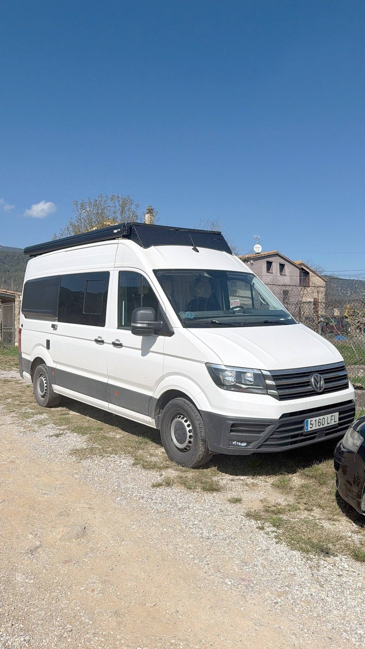 Voorkant 3/4 Volkswagen Crafter 140 CV - Yescapa