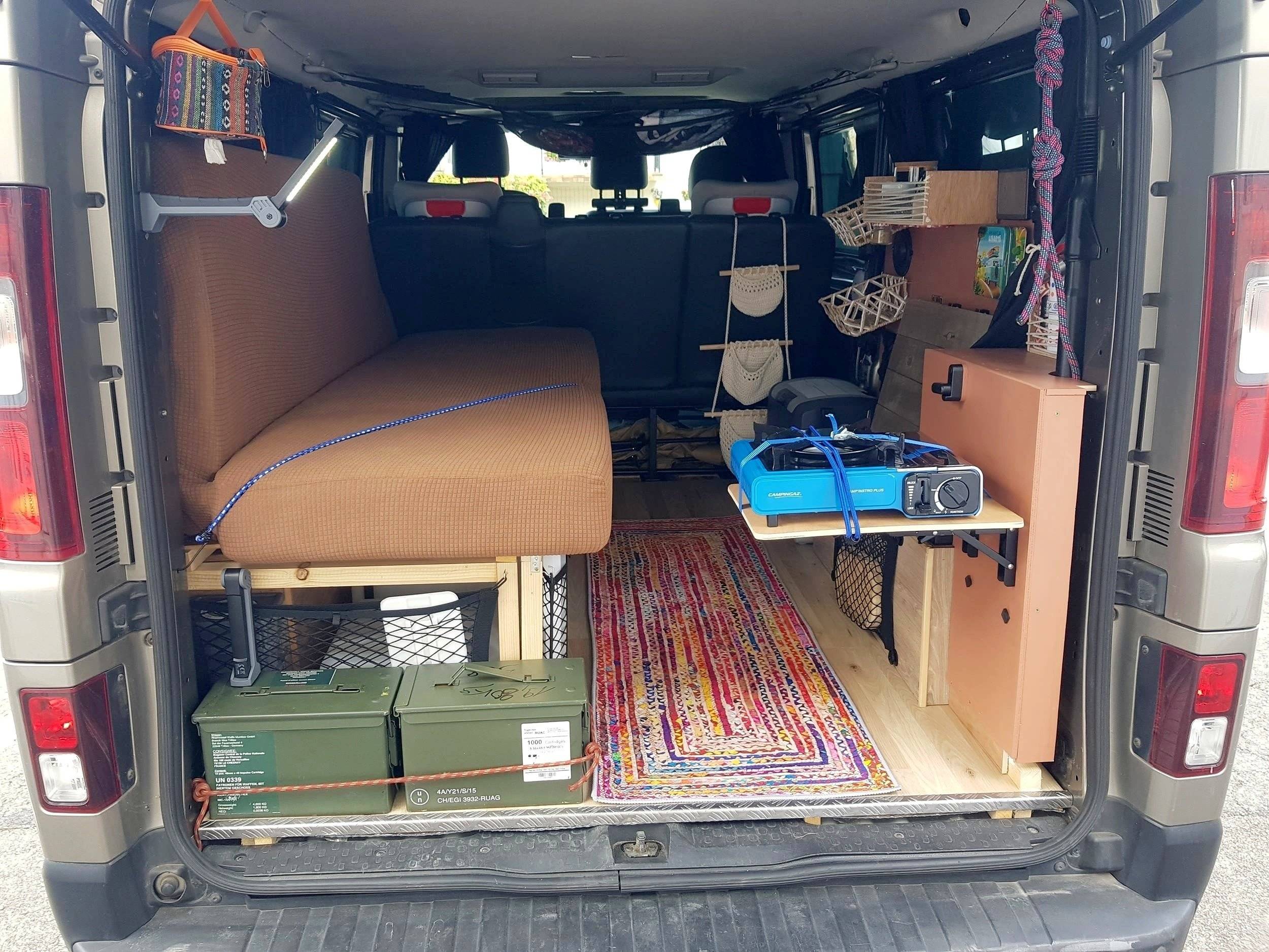 Couchages Renault Trafic 3 L2H1 140 CV - Yescapa