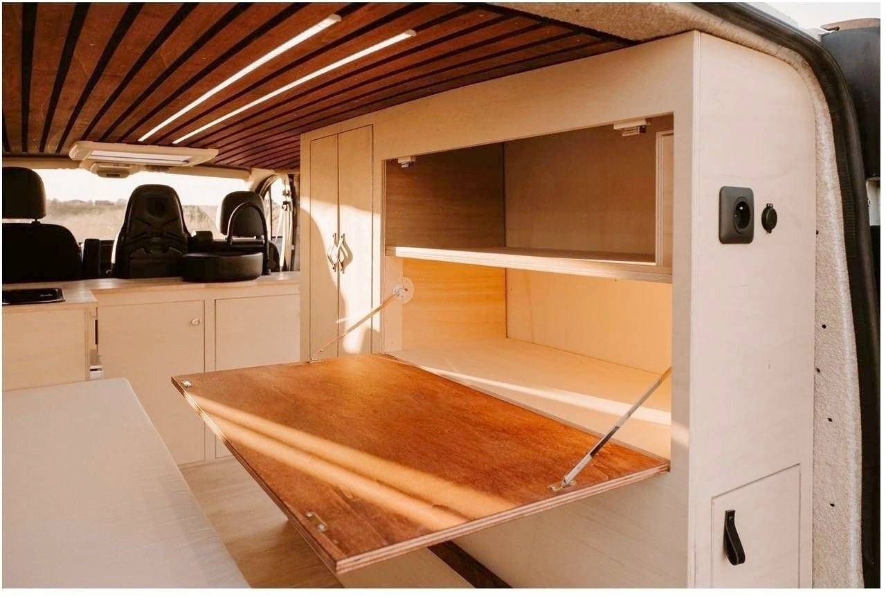 Dining Area Renault Trafic - Yescapa