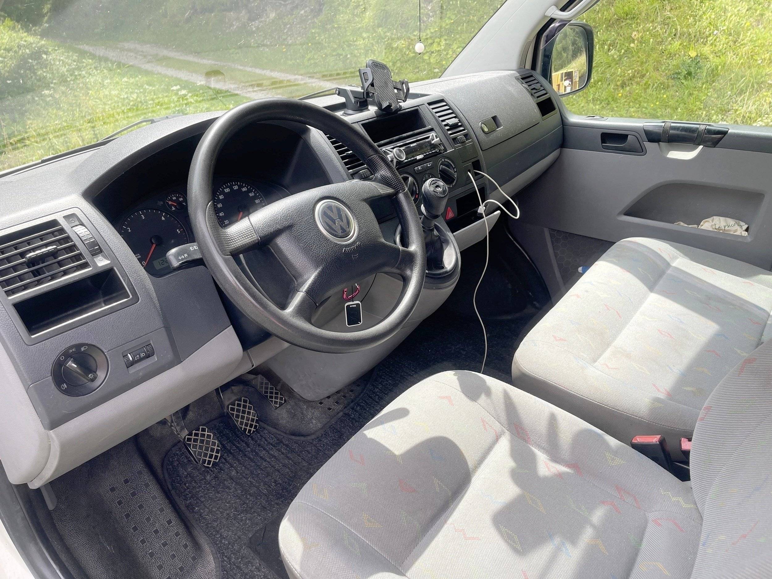 Cabina di guida Volkswagen T5 1,9 l 102 ch - Yescapa