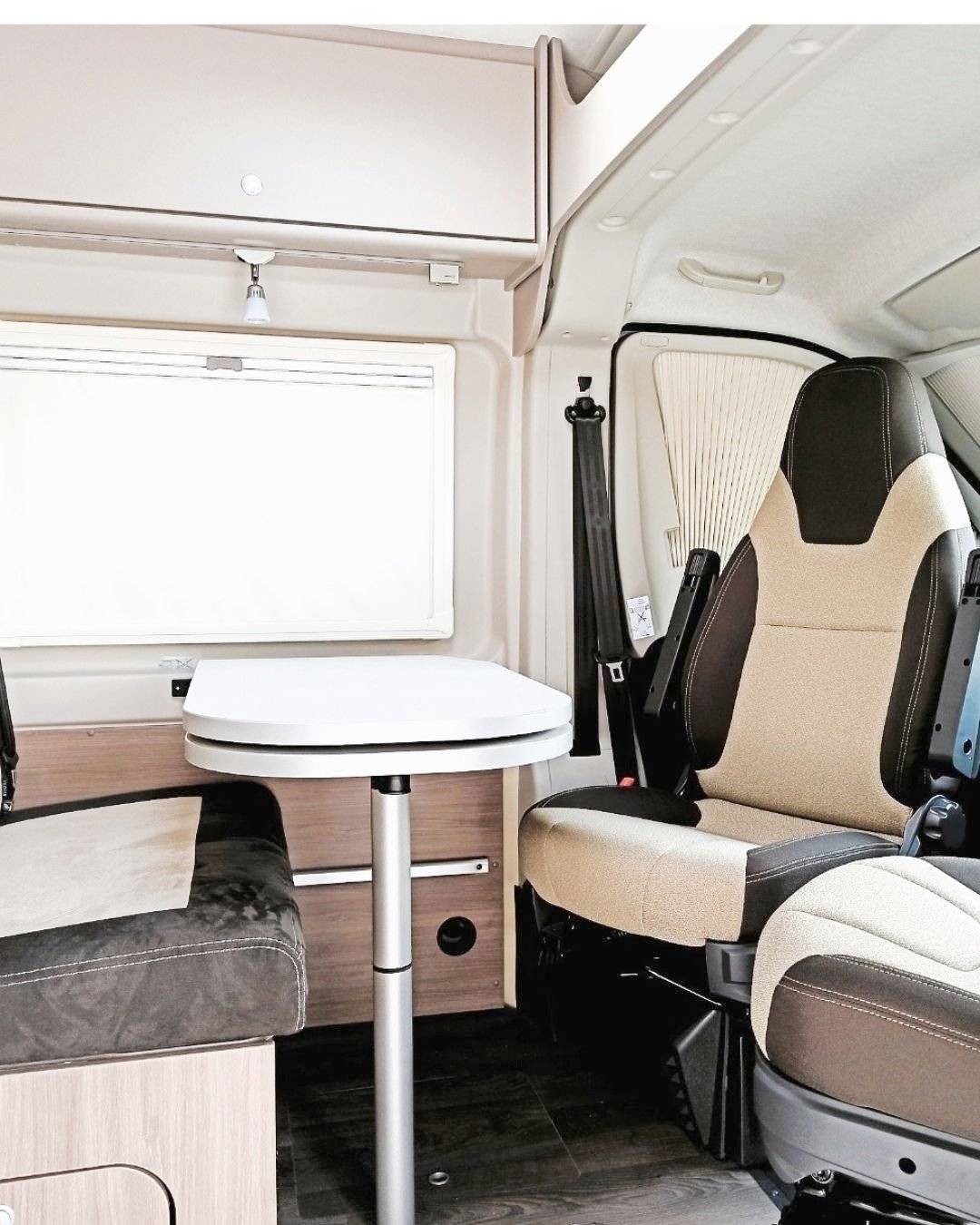 Dining Area Fiat Fiat Ducato 2.2 140bhp - Yescapa