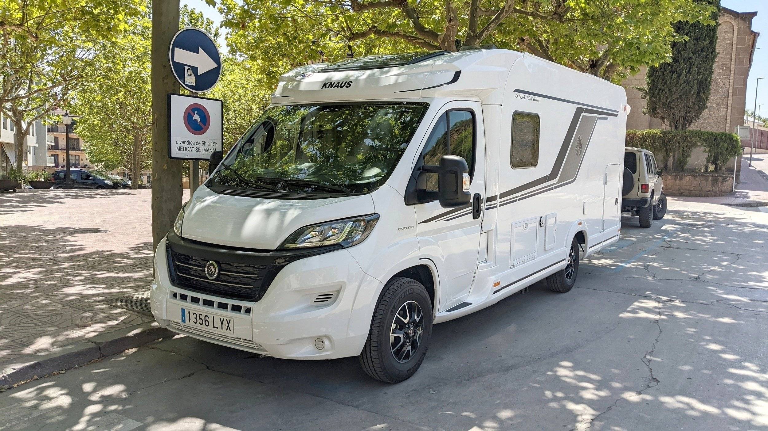 schräge Vorderansicht Fiat - Yescapa