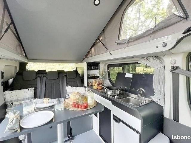 Coin repas Renault RENAULT TRAFIC III EDC DCI 150 L1H1 2.8T - Yescapa