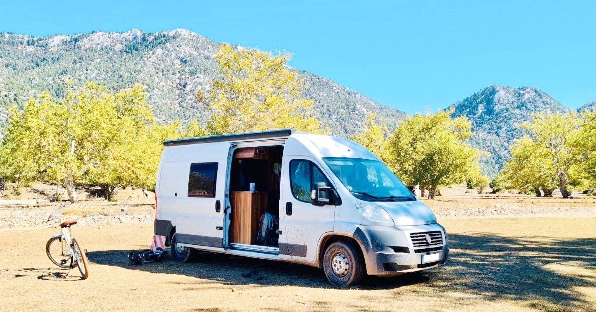 Vista del vehicle angle davanter Fiat Ducato 2,3 l JTD 130 ch. - Yescapa