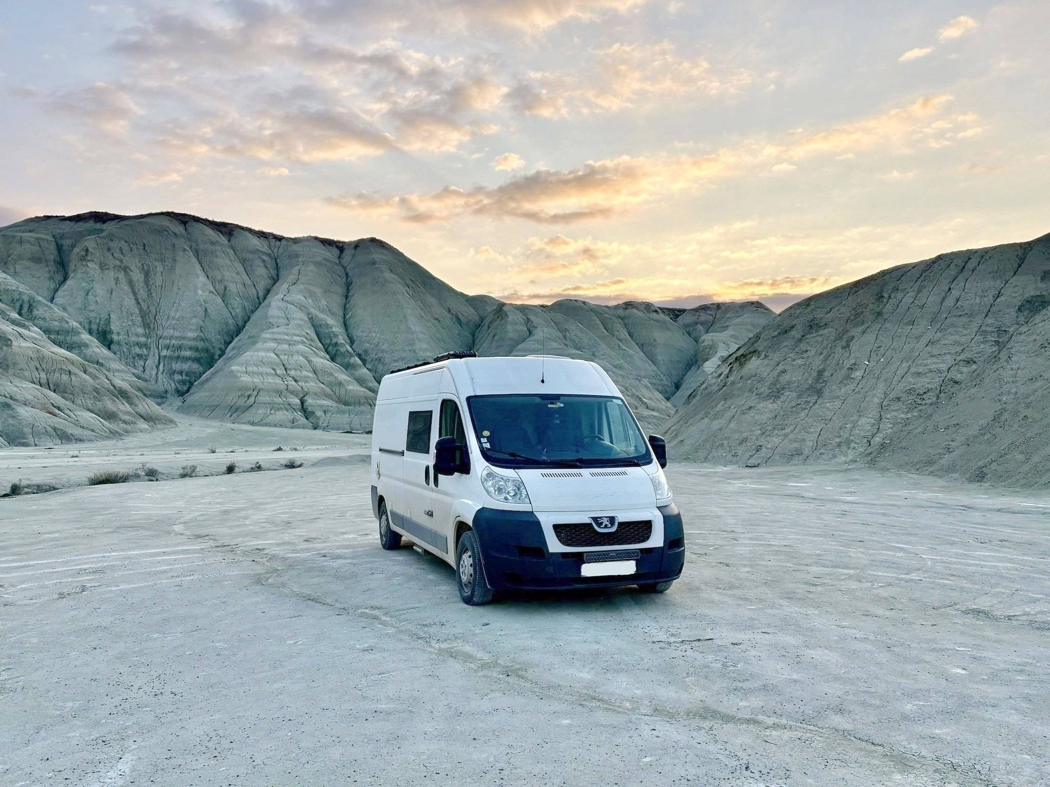 Vista de 3/4 Peugeot Boxer - Yescapa