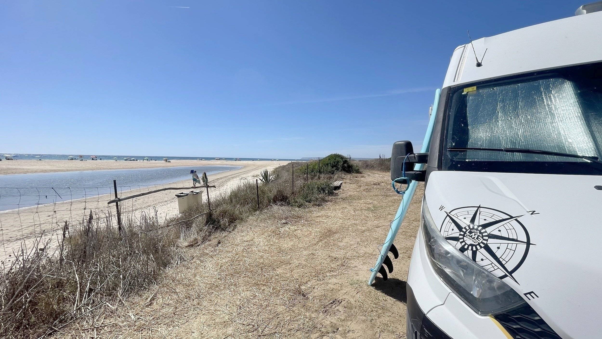 Vue avant de 3/4 Iveco 35s13 2.8cc 126cv - Yescapa