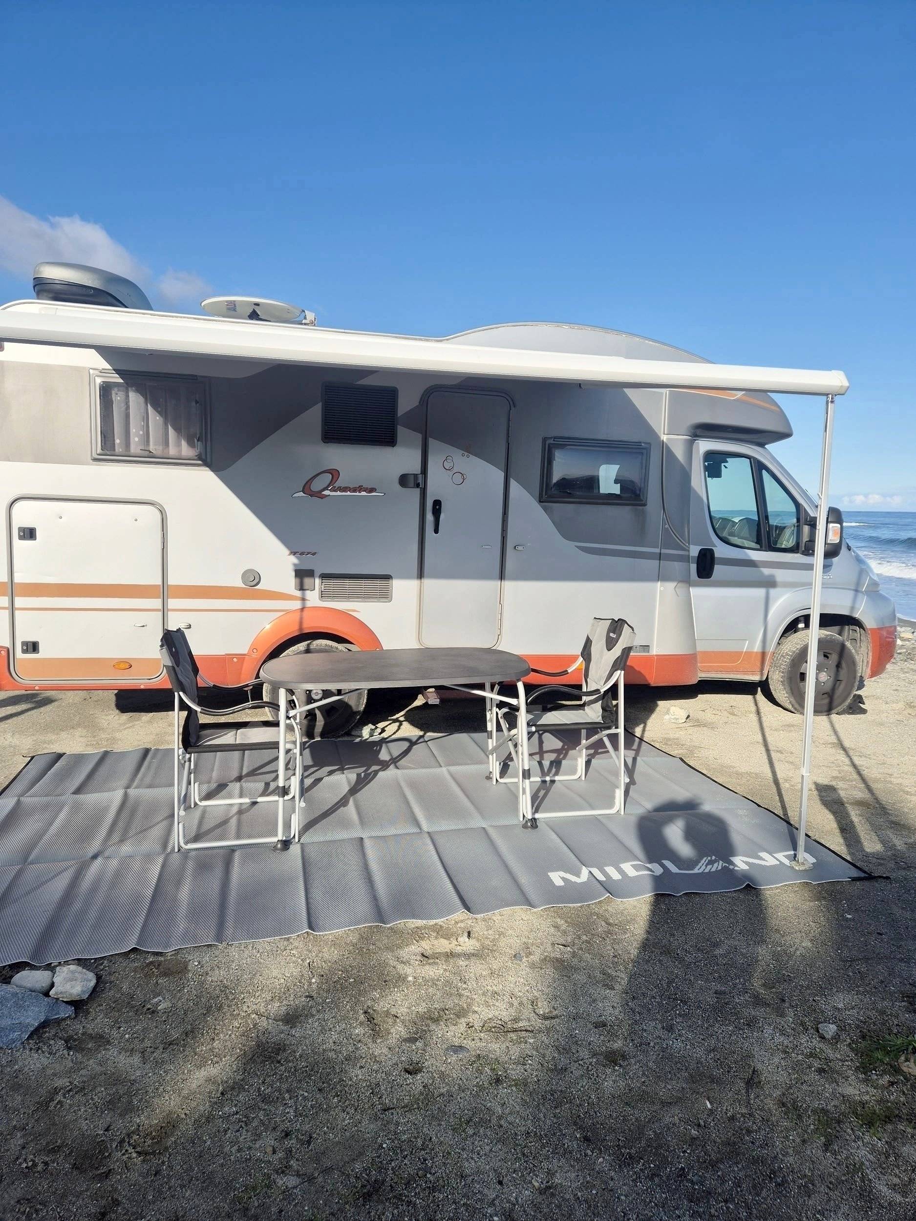 schräge Vorderansicht Fiat Ducato 2,3 l 130 ch - Yescapa