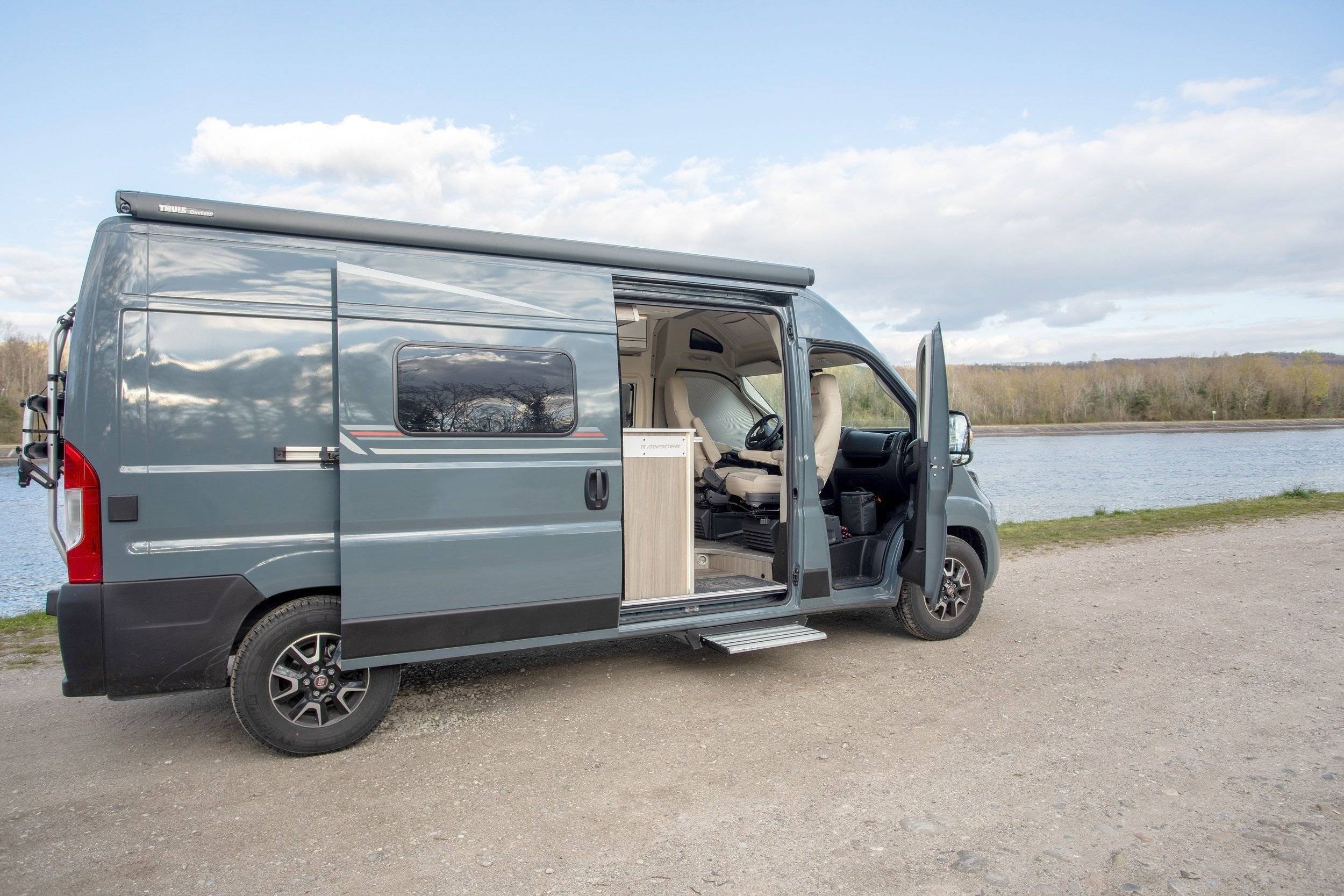 Vista frontale a ¾ Fiat - Yescapa