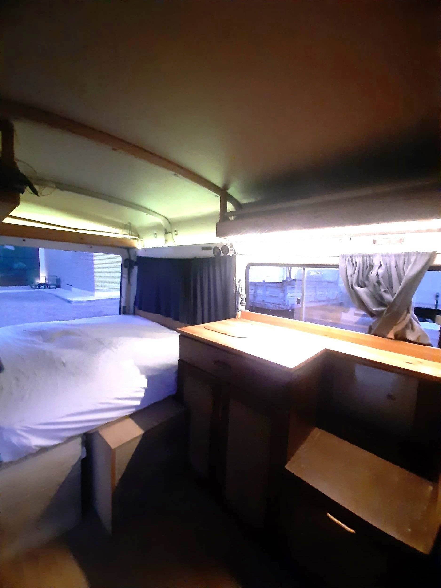 Comedor Mercedes MB100D - Yescapa