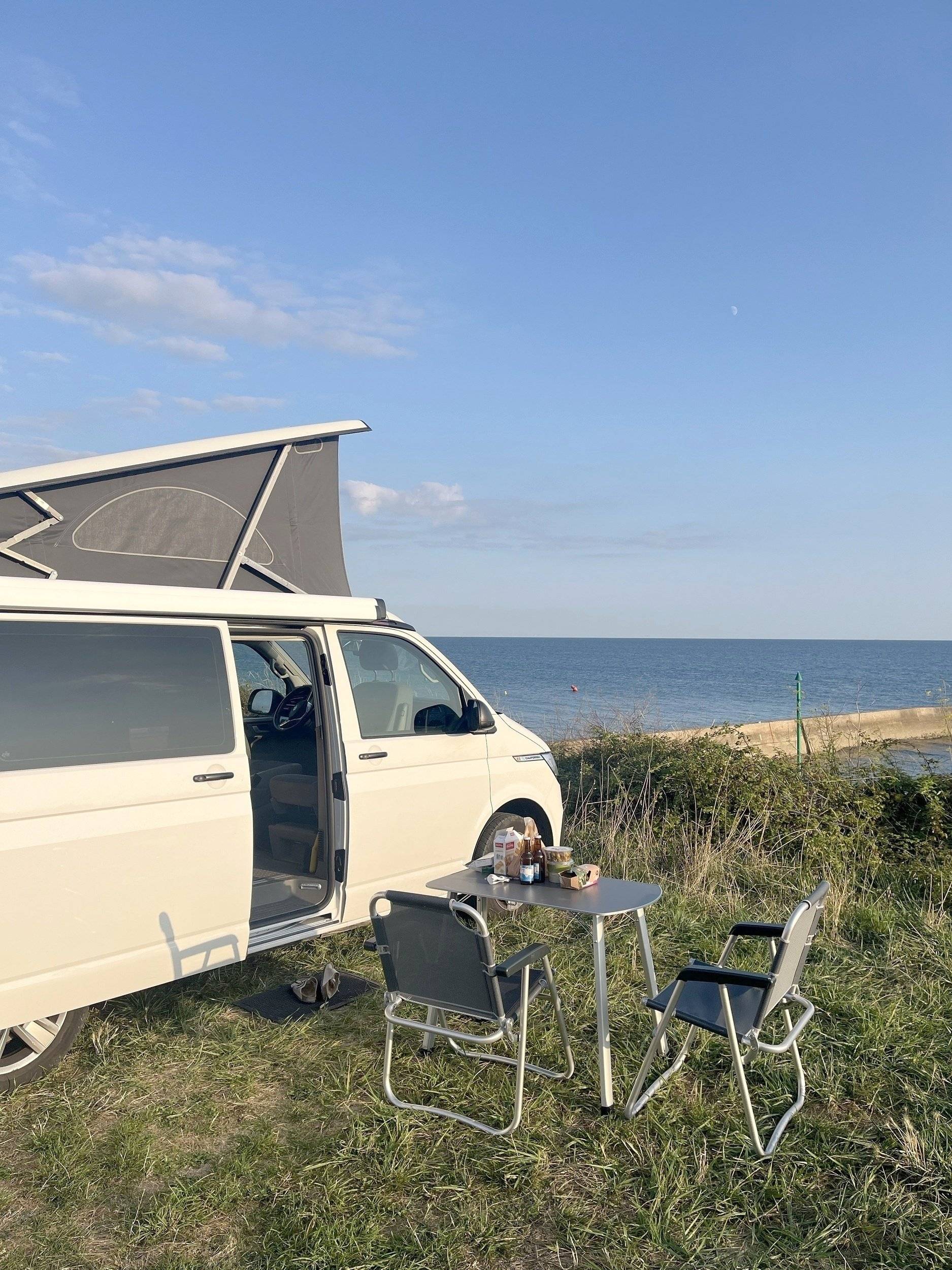 Front view from 3/4 Volkswagen T6 2 l 150 ch - Yescapa