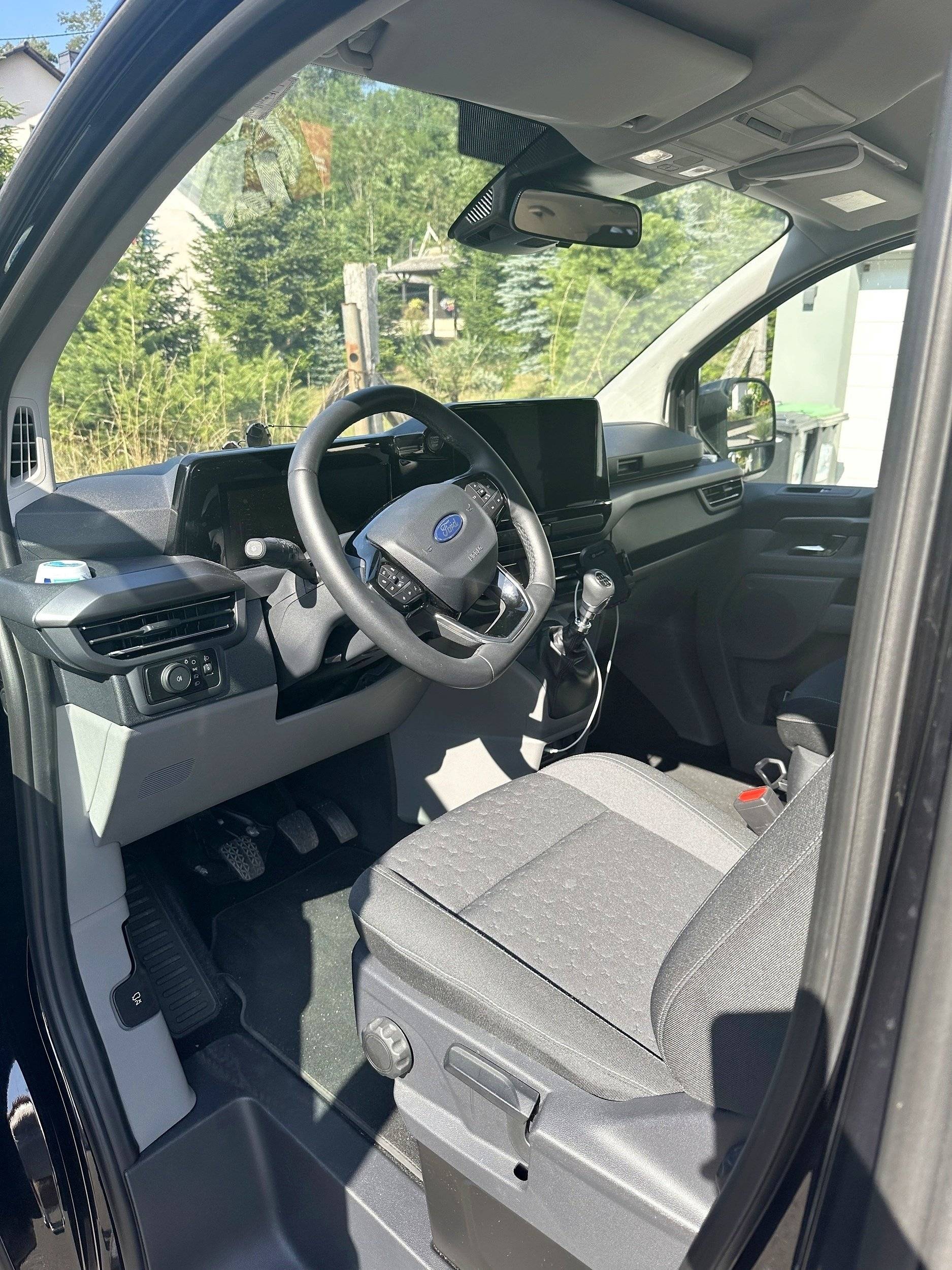 Poste de conduite Ford Tourneo Custom - Yescapa