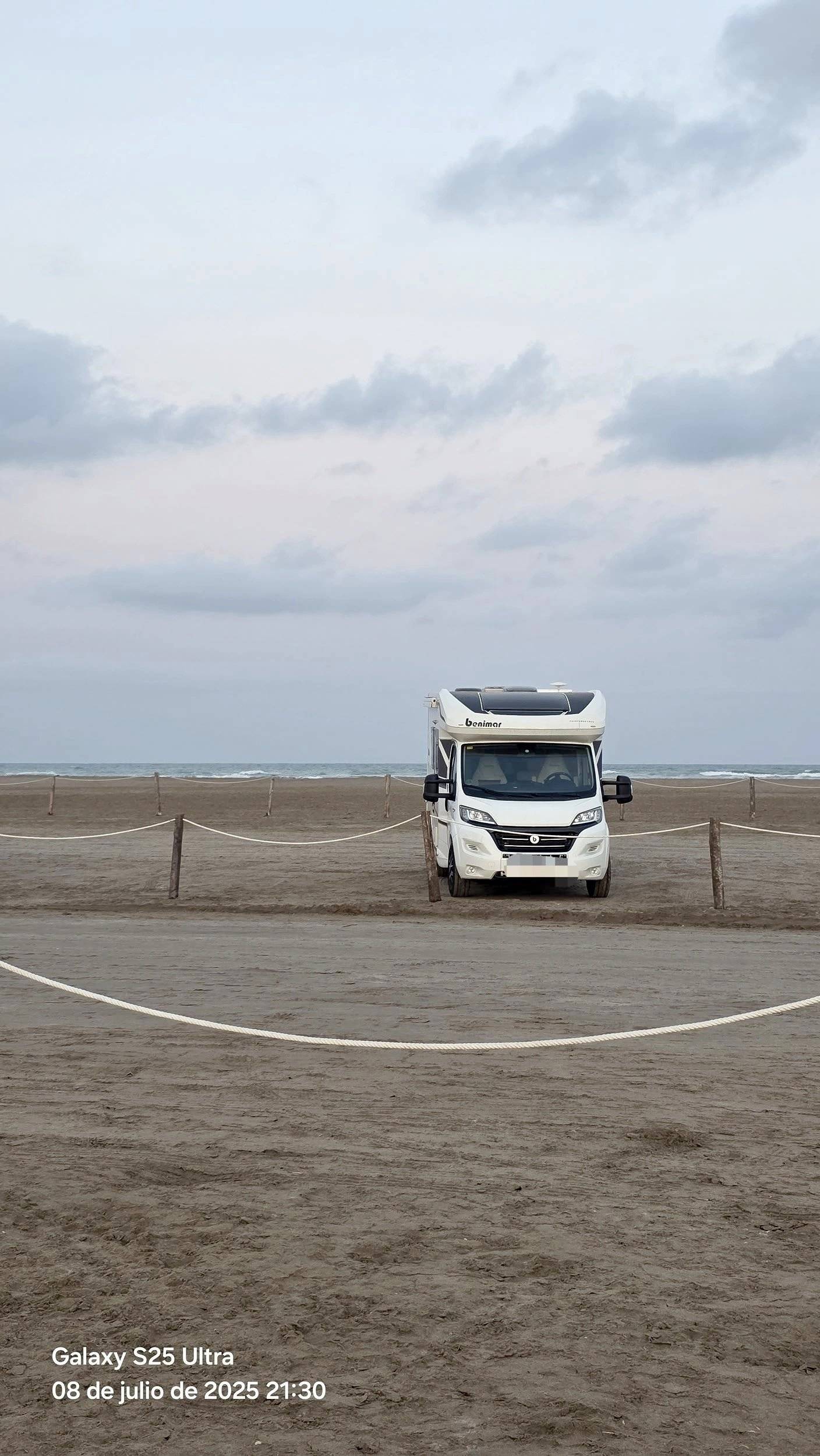 Vista de 3/4 Fiat Euro 6, 2.3, 130 BHP - Yescapa