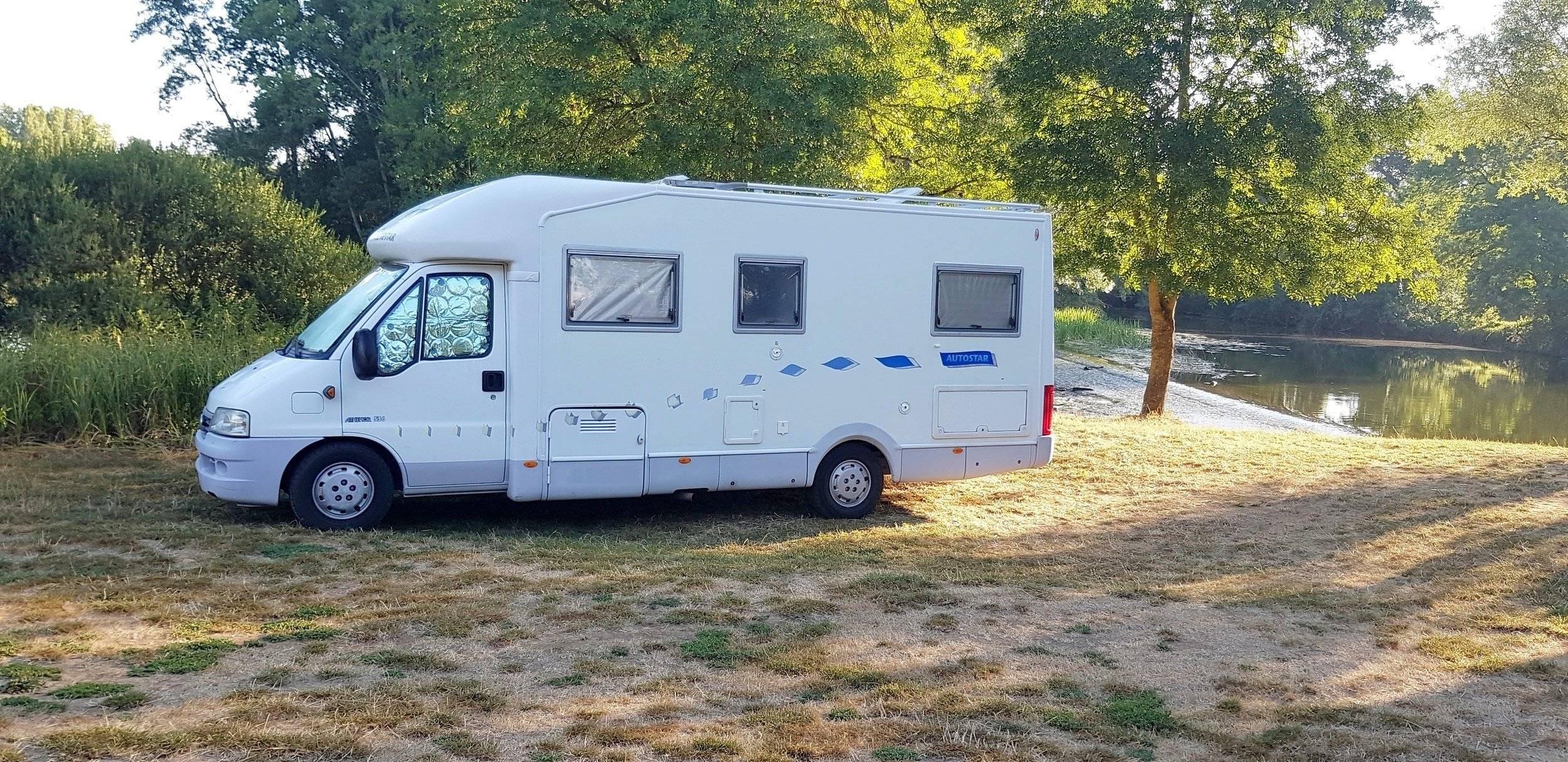 Front view from 3/4  - Yescapa