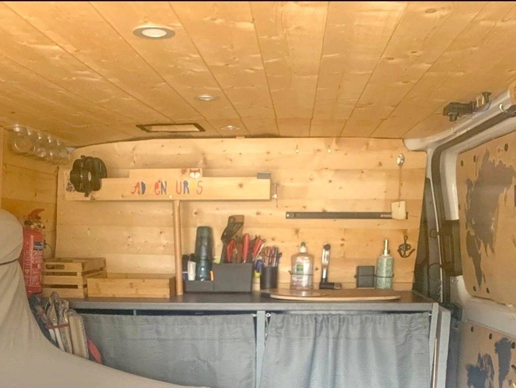 Kitchen Ford Custom 2,2 l 125 ch - Yescapa
