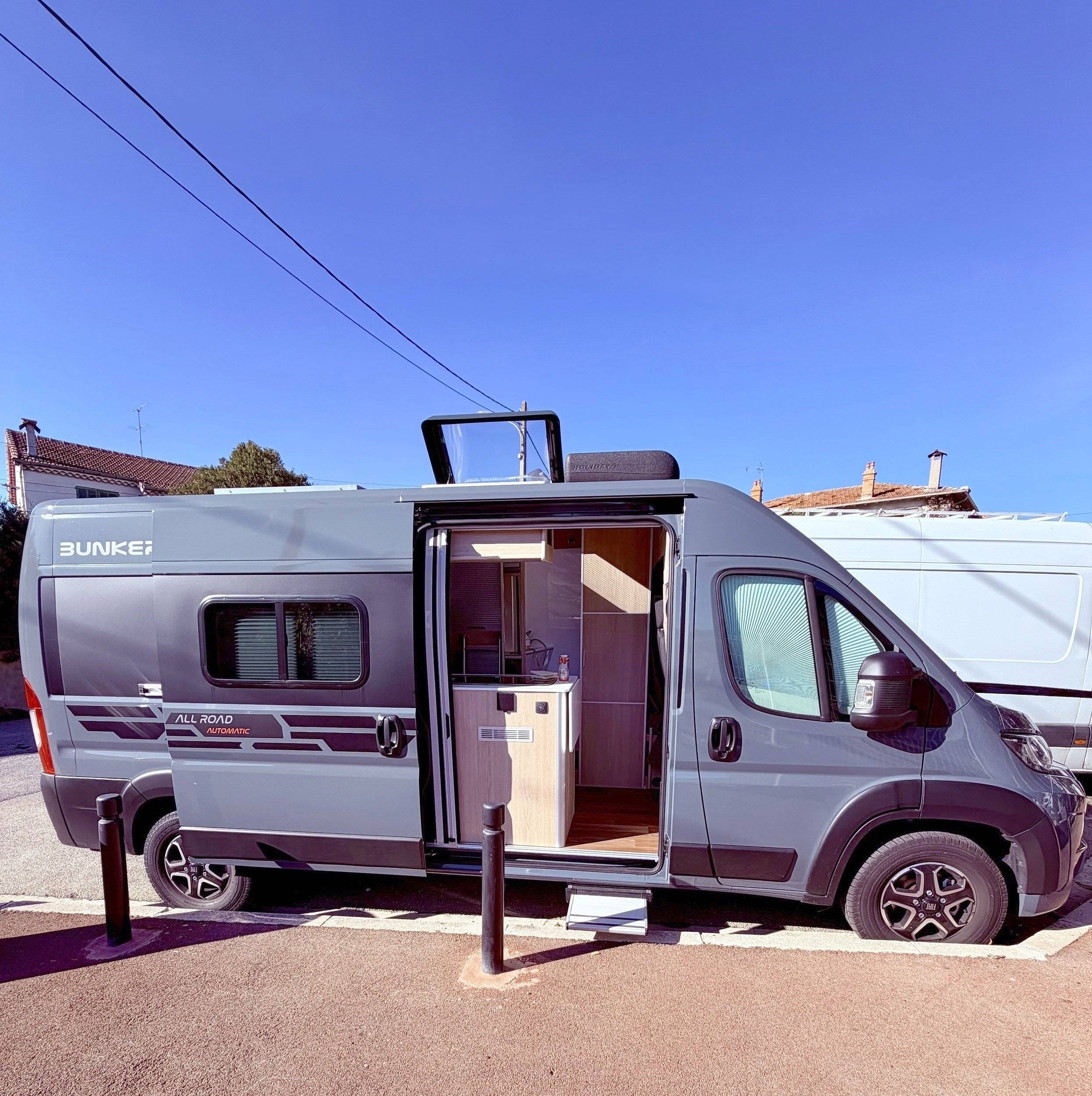 Vista del vehículo ángulo delantero  - Yescapa