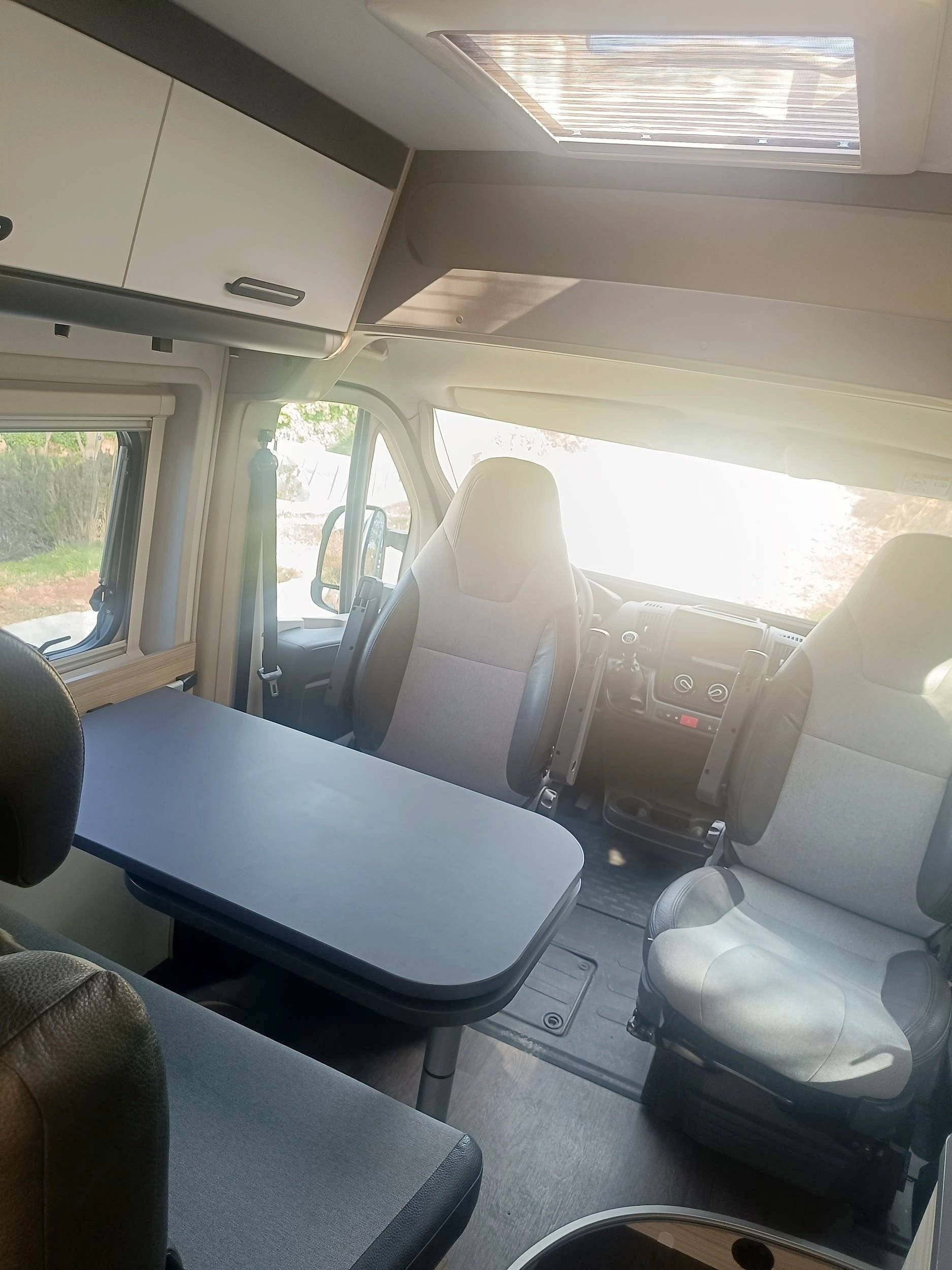 Adria SunLiving V60SP