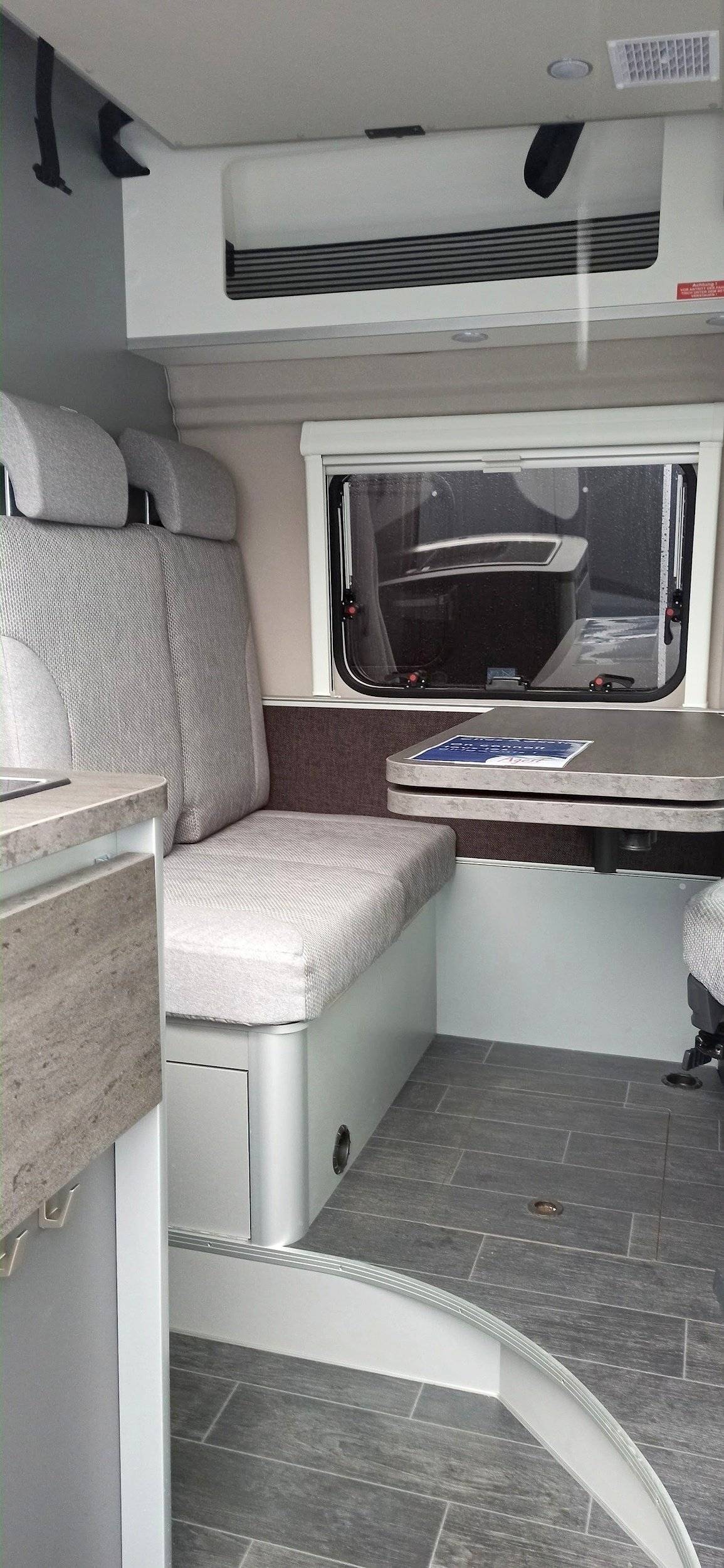Dining Area Fiat Ducato 2,3 l Multijet 130 ch. - Yescapa