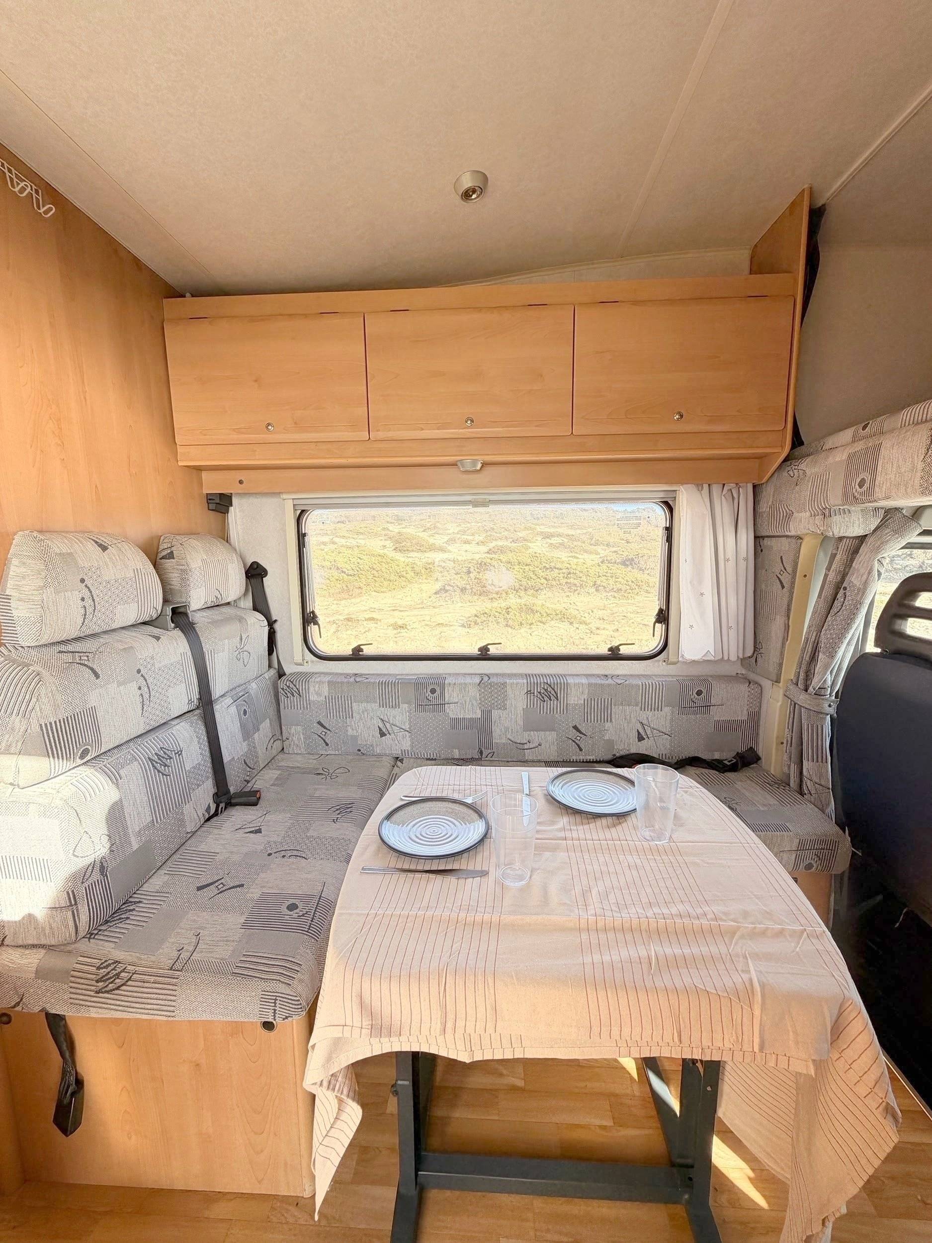 Dining Area Fiat - Yescapa