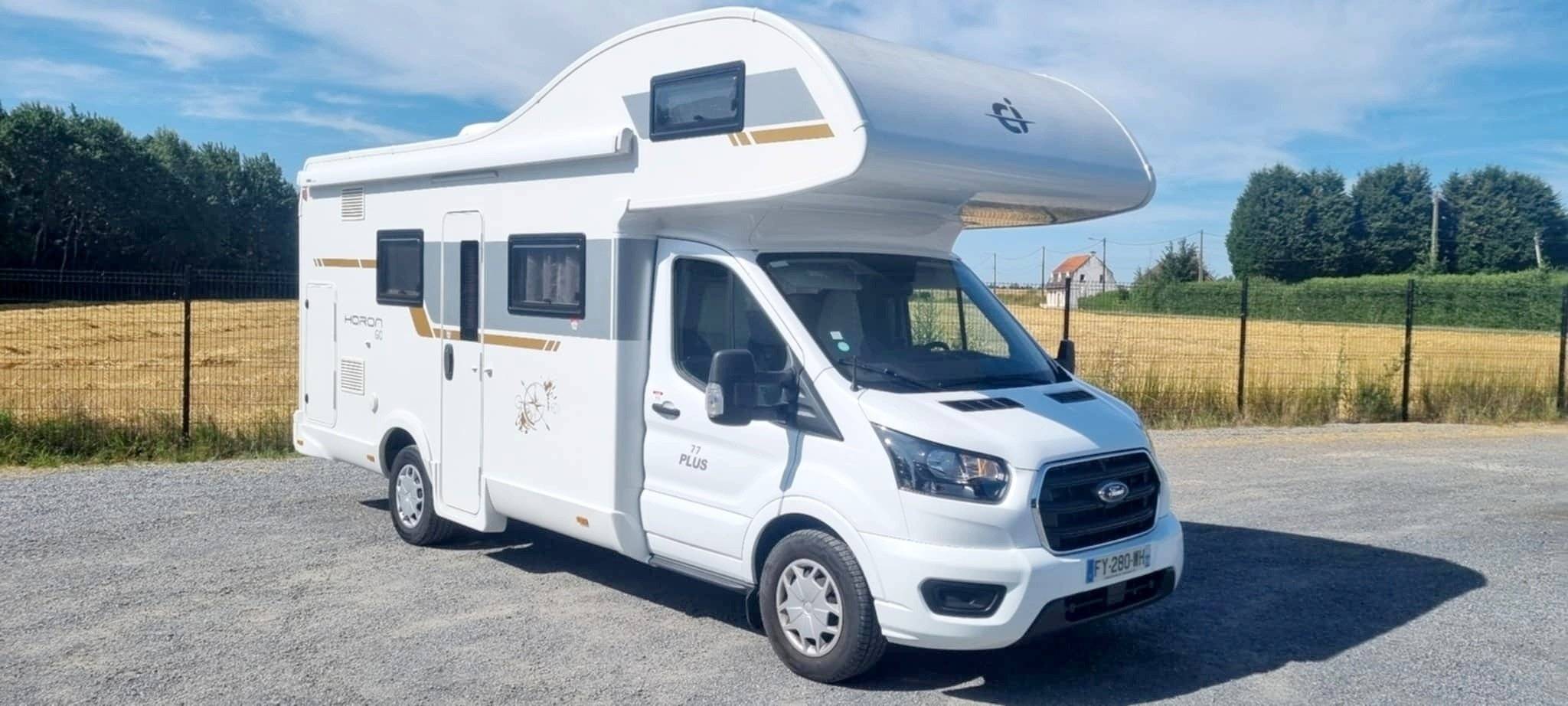 Vista frontale a ¾ Ford FORD TRANSIT - Yescapa
