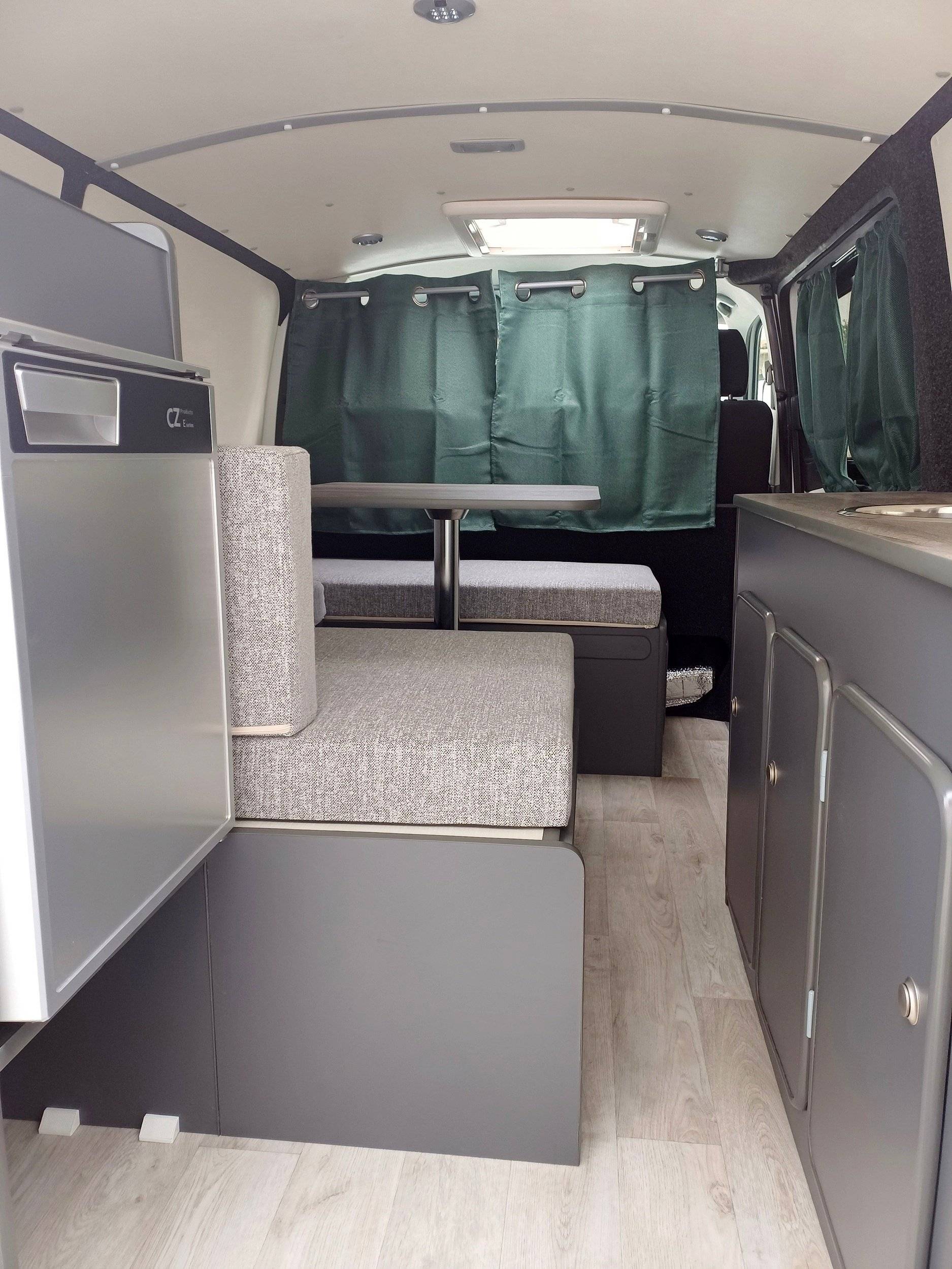 pyrénéens van perpignan camper van bleu satin