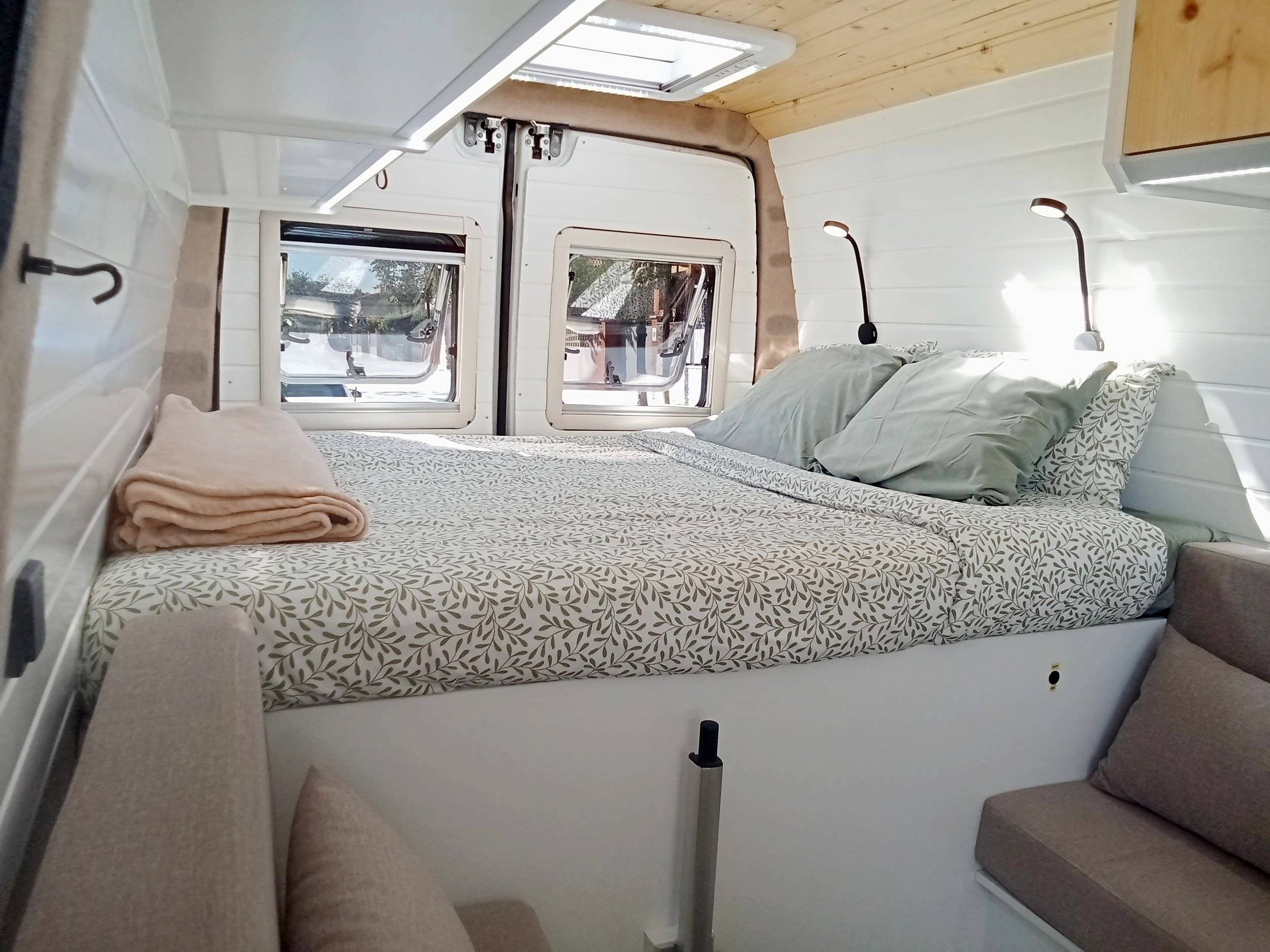 Couchages Iveco Daily 35c13 - Yescapa