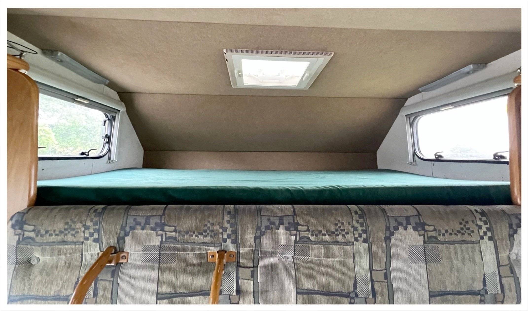 Berth Peugeot Peugeot Boxer - Yescapa