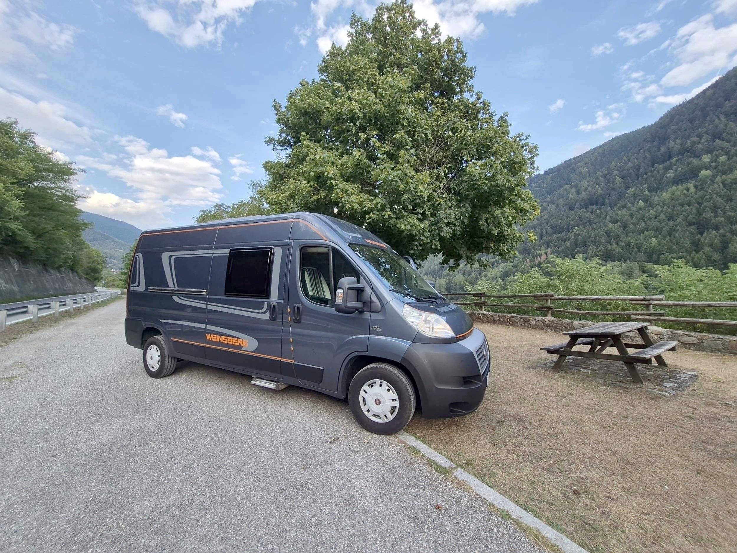 Vista frontale a ¾ Fiat Ducato 2.3l 130CV - Yescapa